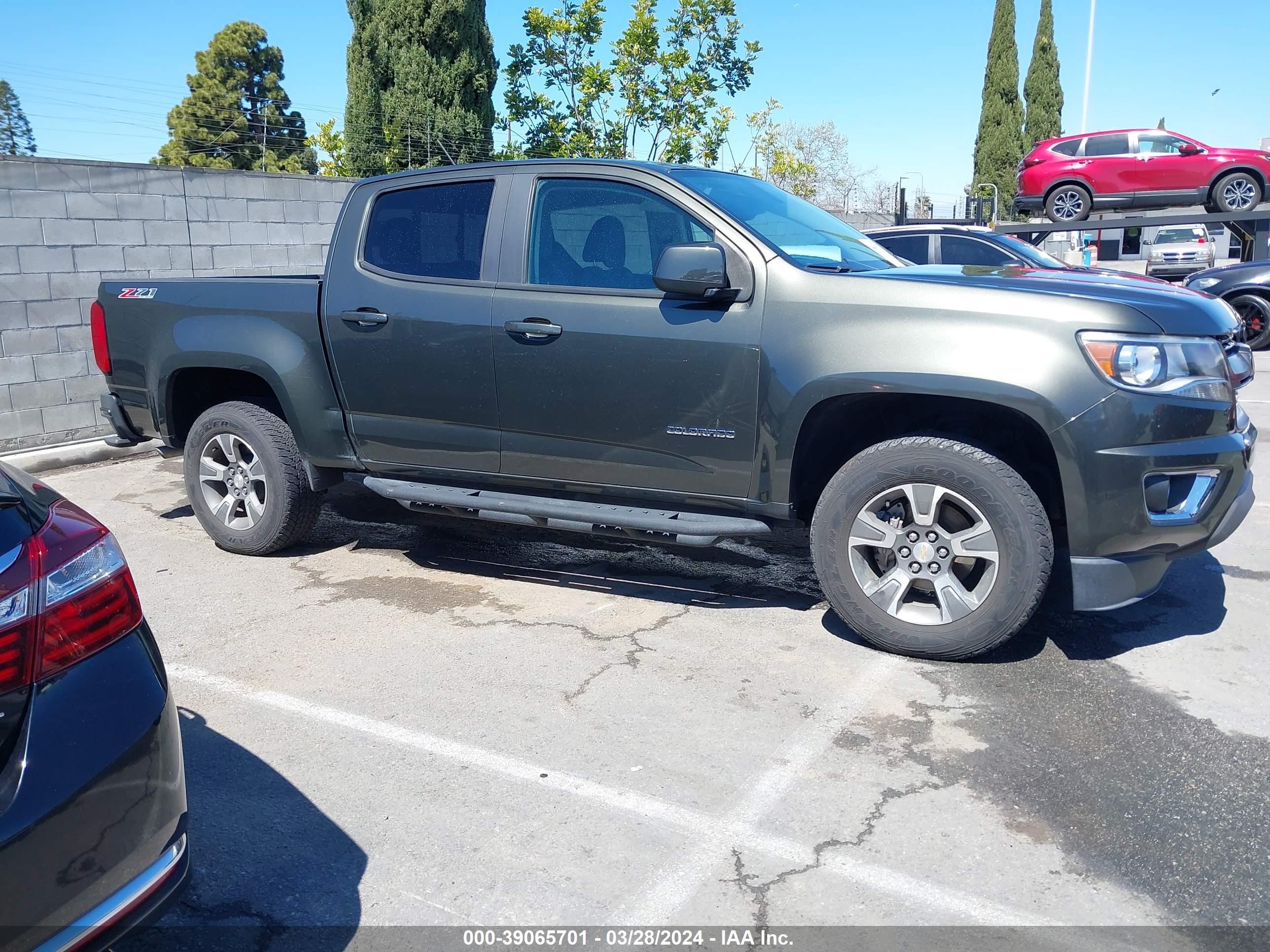 Photo 11 VIN: 1GCGTDEN4J1167541 - CHEVROLET COLORADO 