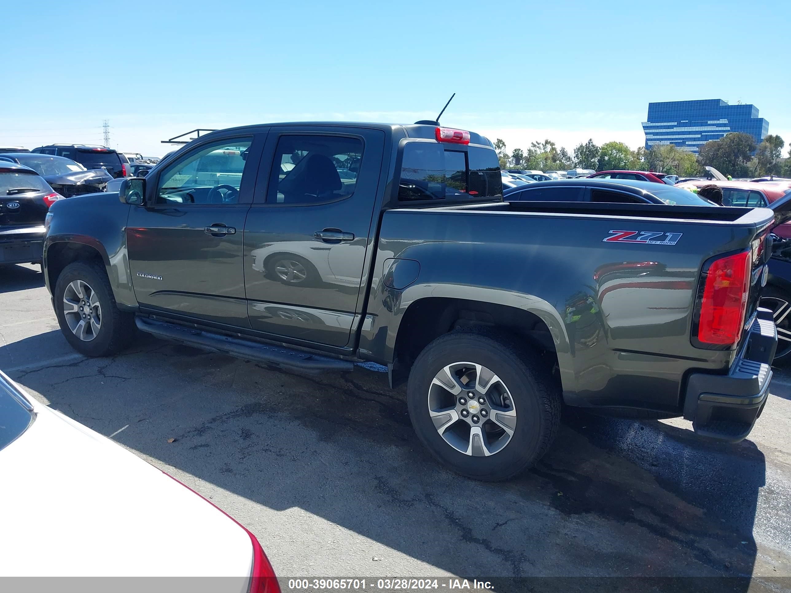 Photo 12 VIN: 1GCGTDEN4J1167541 - CHEVROLET COLORADO 