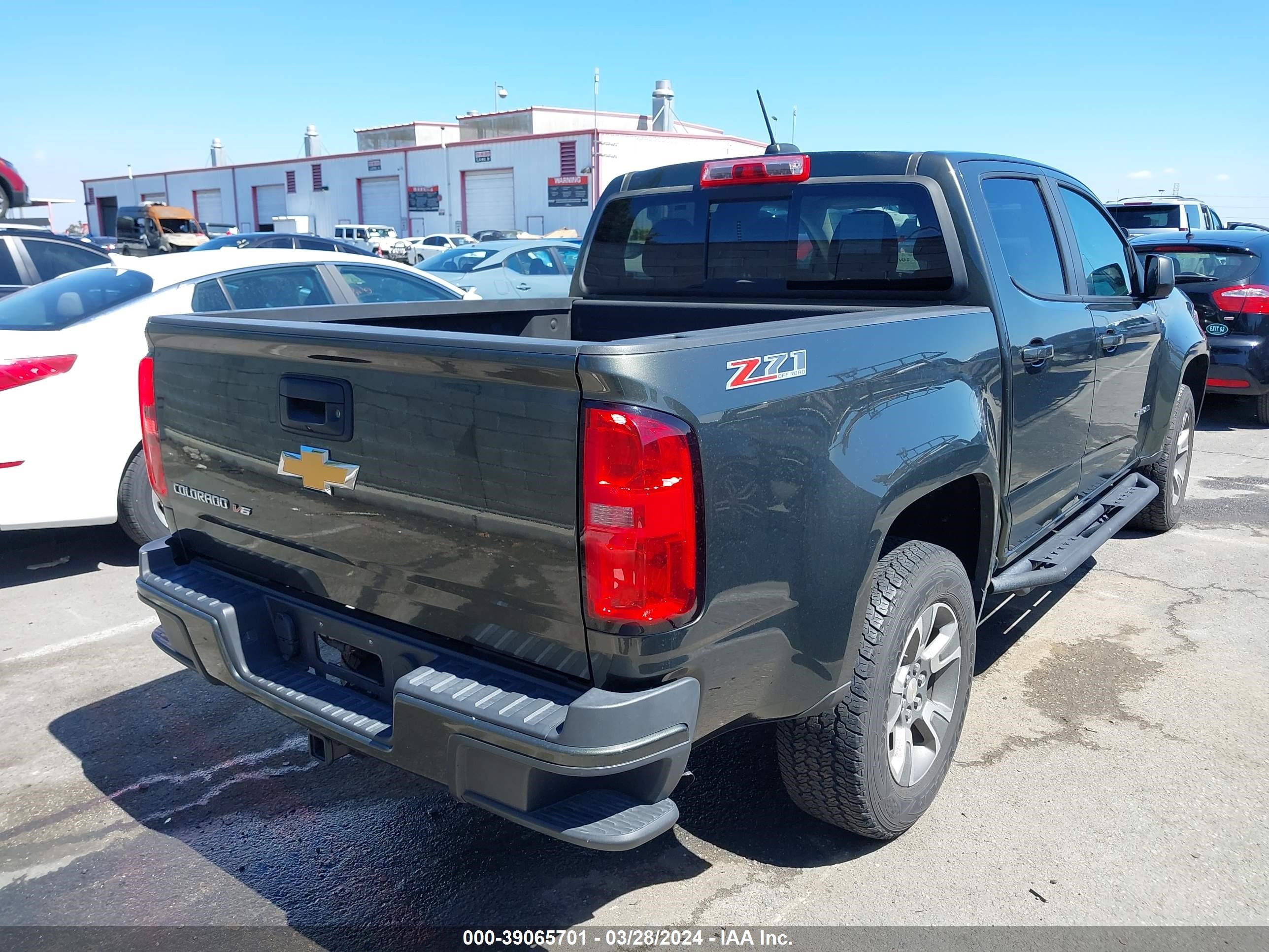 Photo 3 VIN: 1GCGTDEN4J1167541 - CHEVROLET COLORADO 