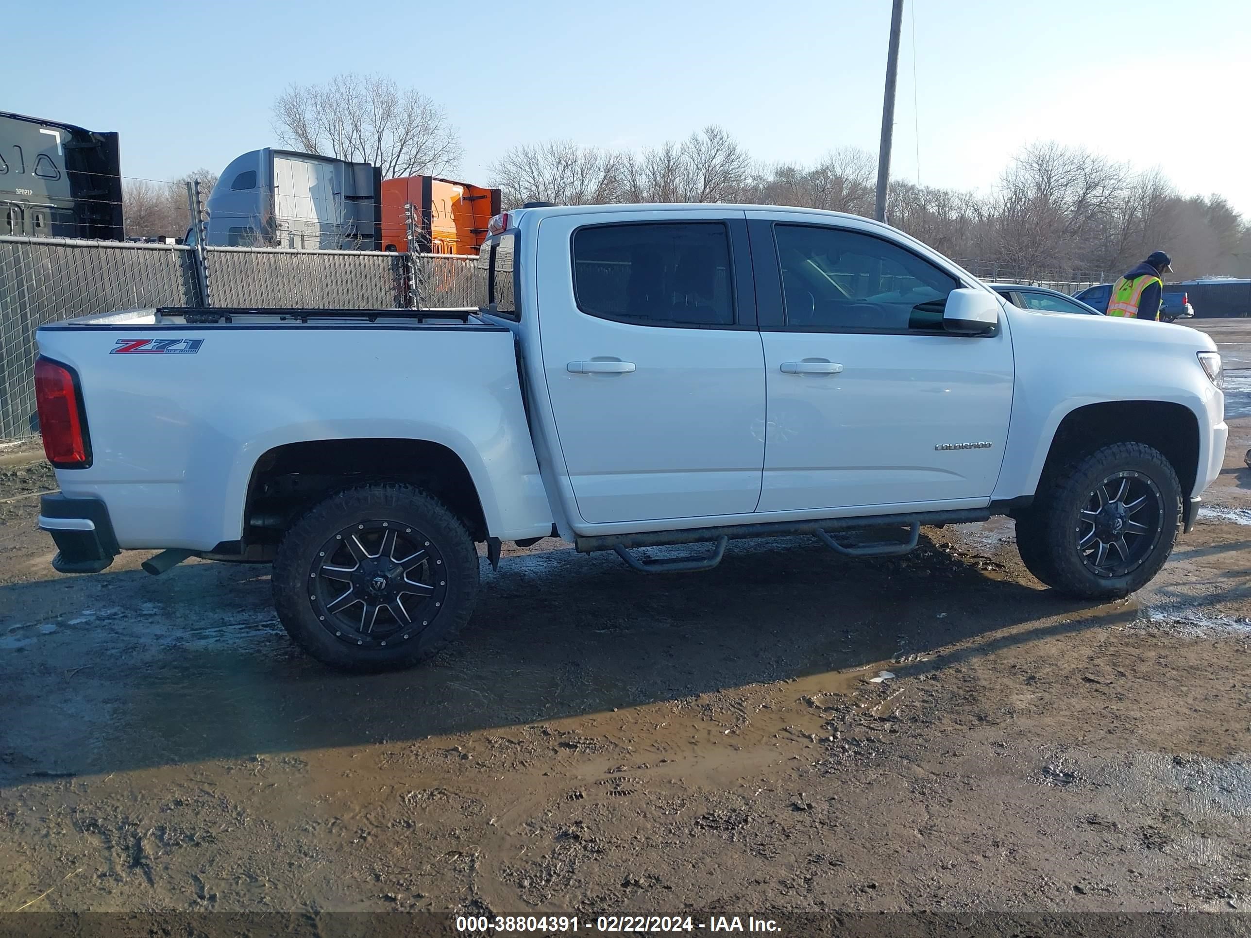 Photo 13 VIN: 1GCGTDEN5J1324929 - CHEVROLET COLORADO 