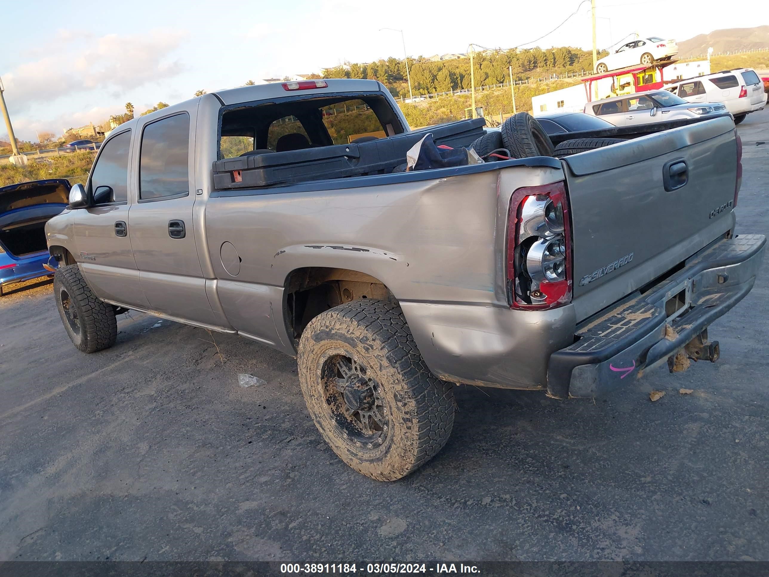 Photo 3 VIN: 1GCHC23112F232682 - CHEVROLET SILVERADO 