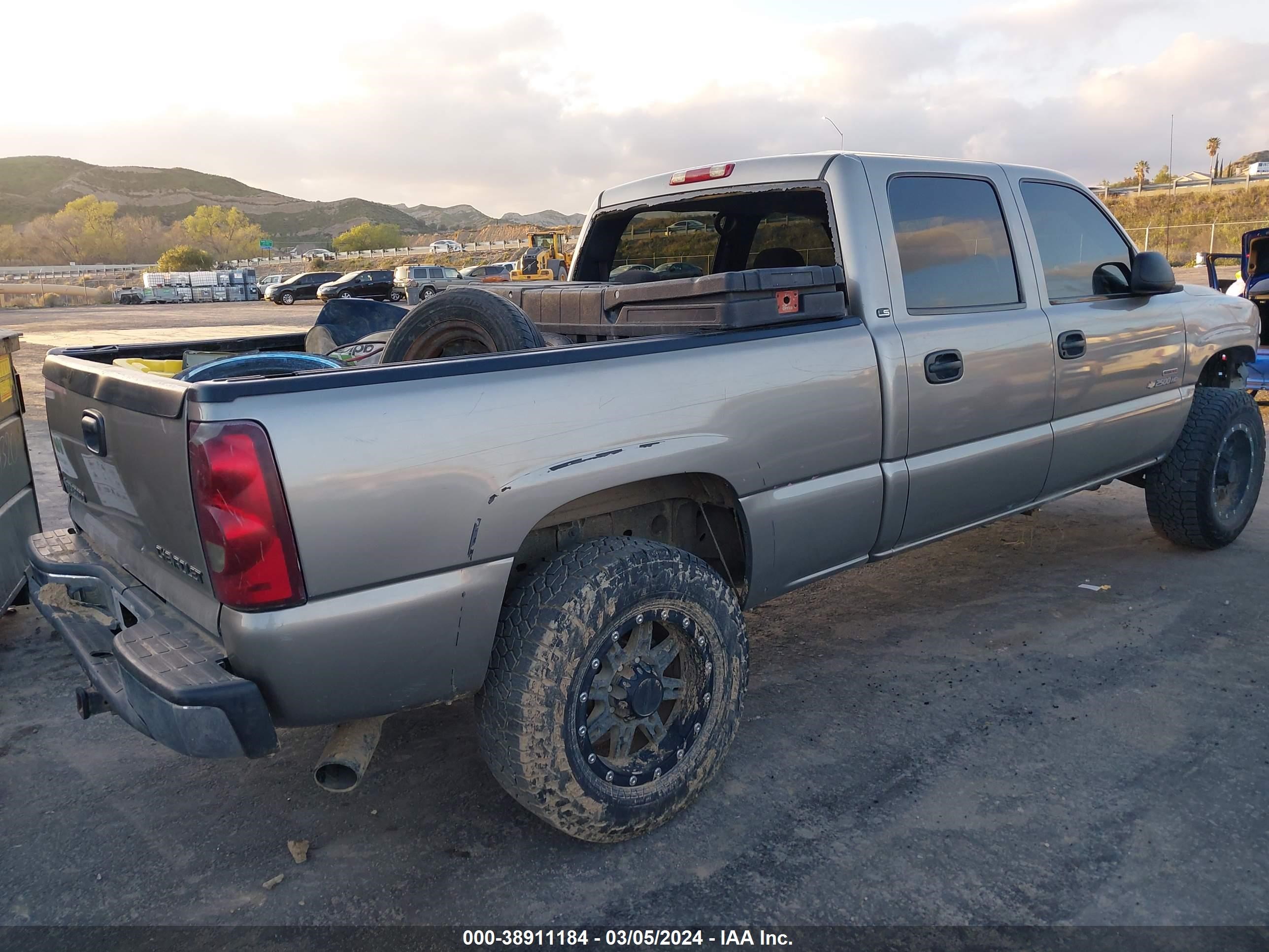 Photo 4 VIN: 1GCHC23112F232682 - CHEVROLET SILVERADO 