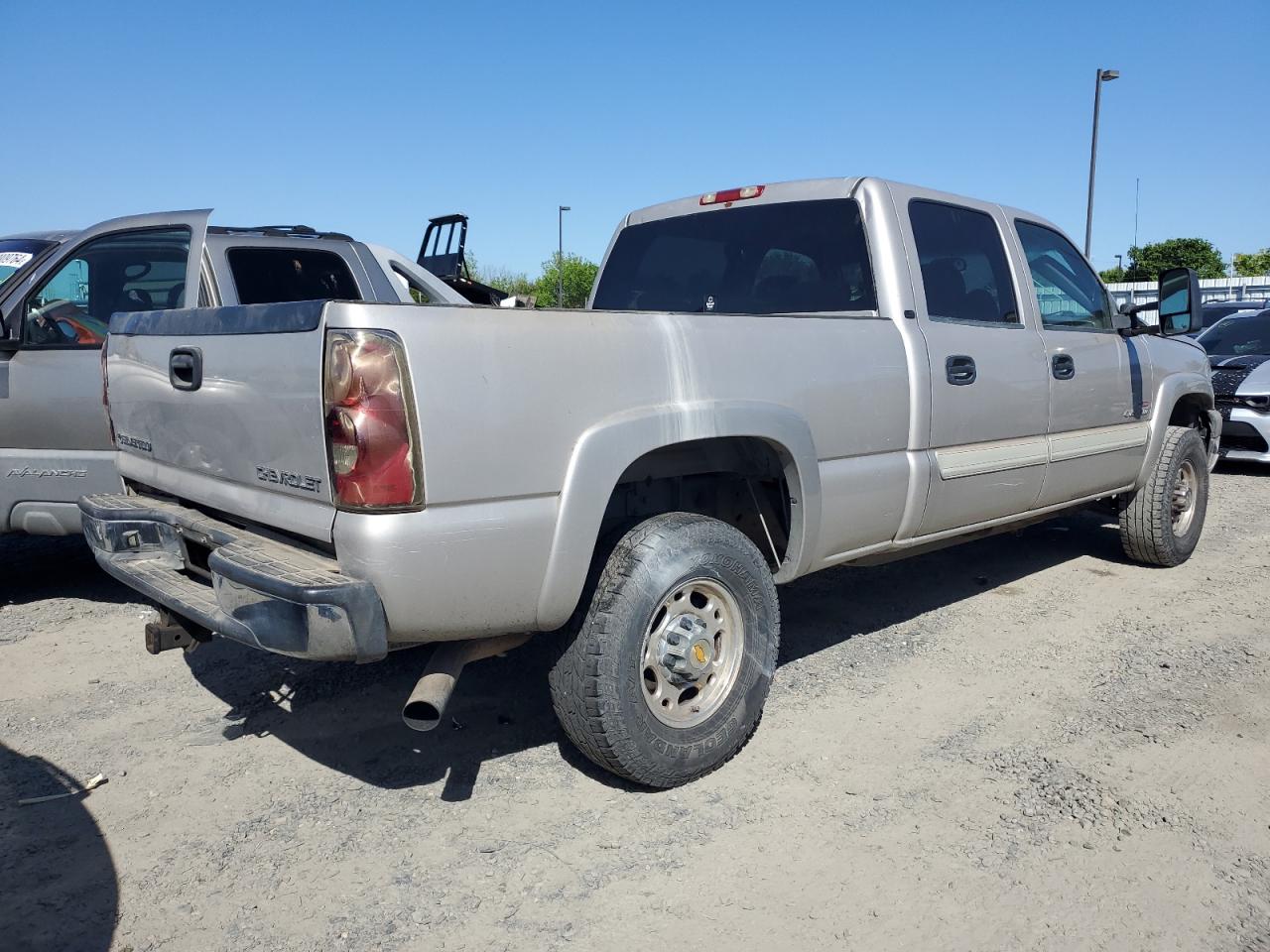 Photo 2 VIN: 1GCHC23225F818210 - CHEVROLET SILVERADO 