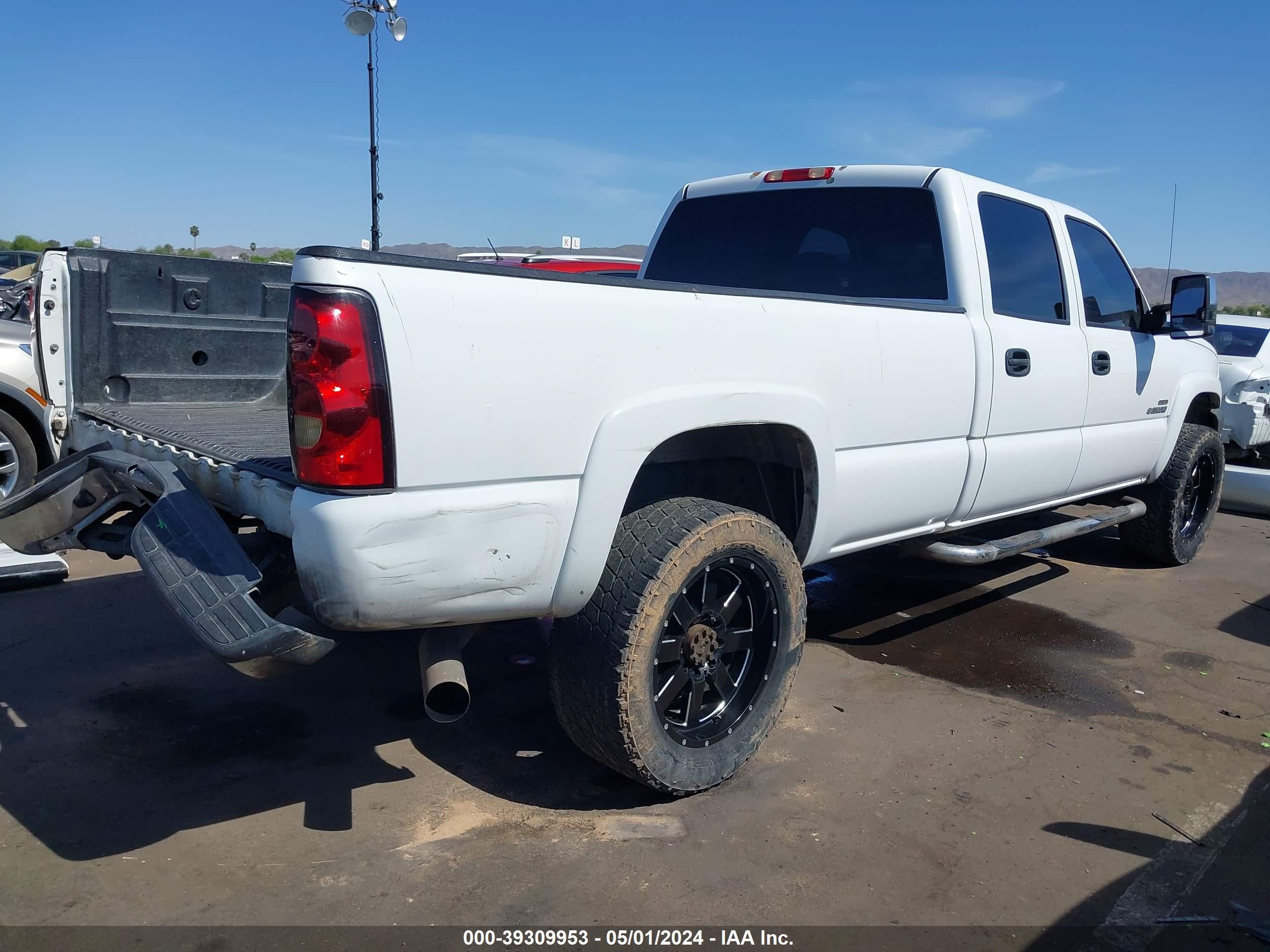 Photo 3 VIN: 1GCHC23235F926285 - CHEVROLET SILVERADO 