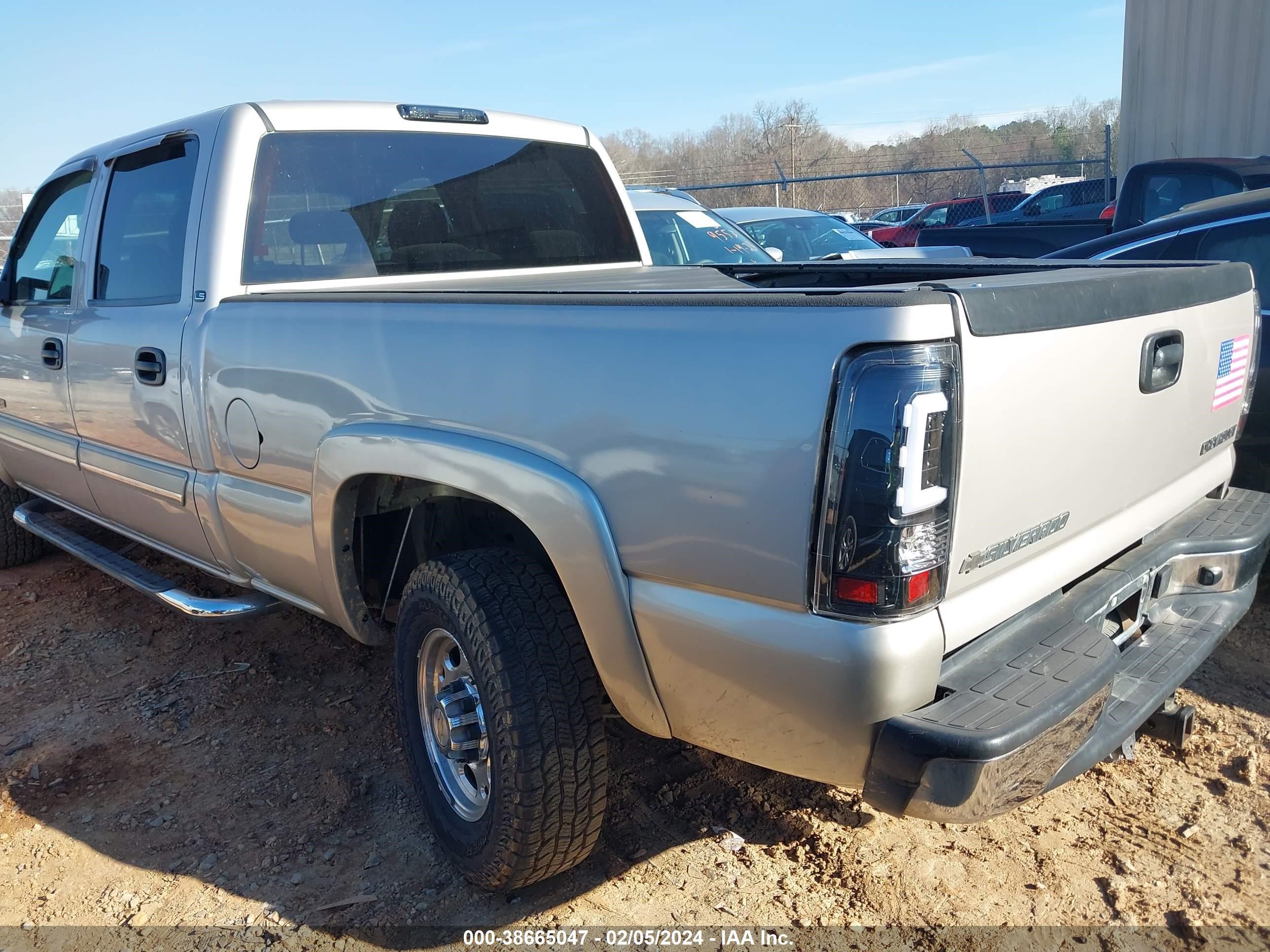 Photo 2 VIN: 1GCHC23264F253958 - CHEVROLET SILVERADO 