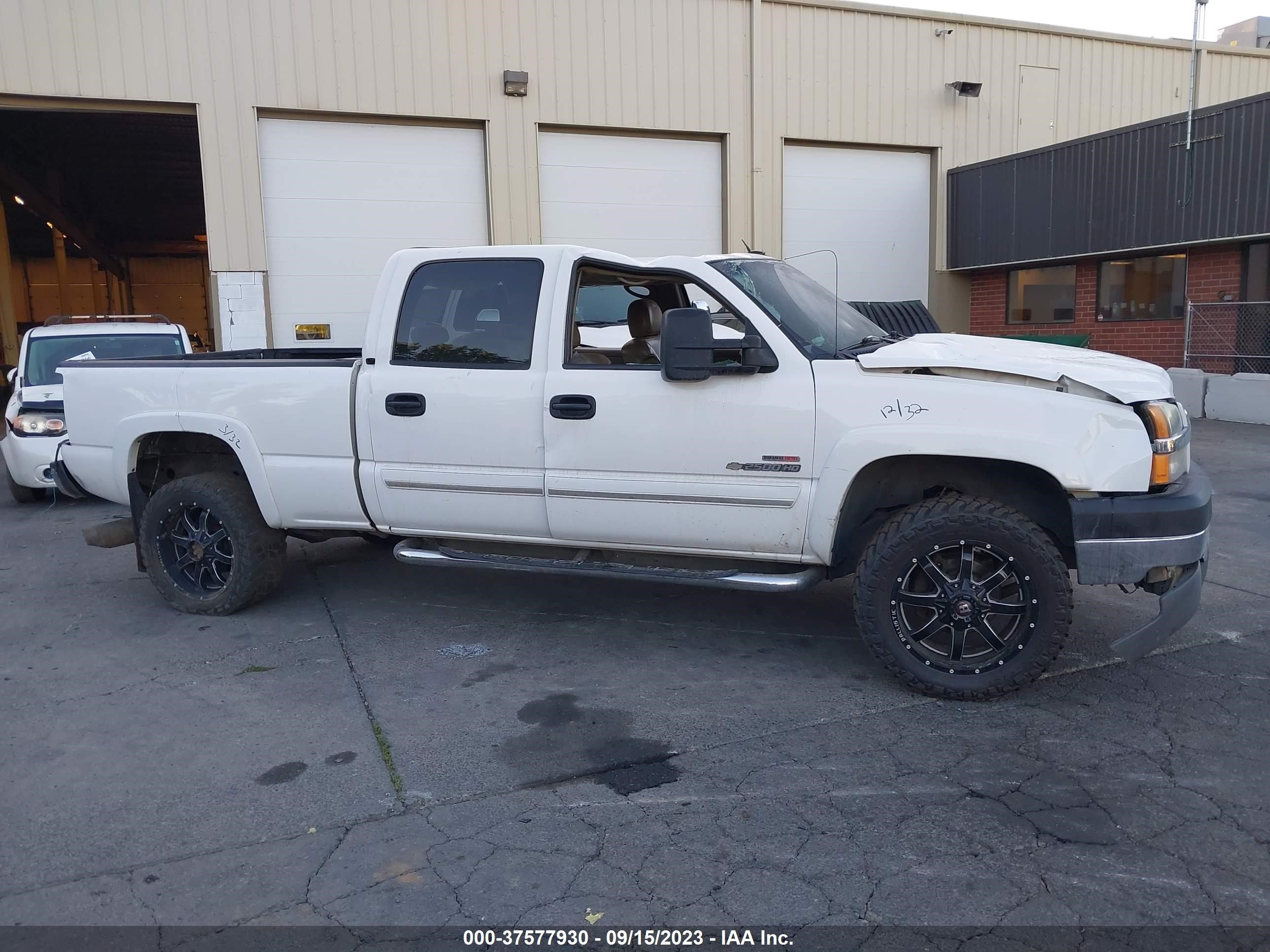 Photo 11 VIN: 1GCHC23284F238068 - CHEVROLET SILVERADO 