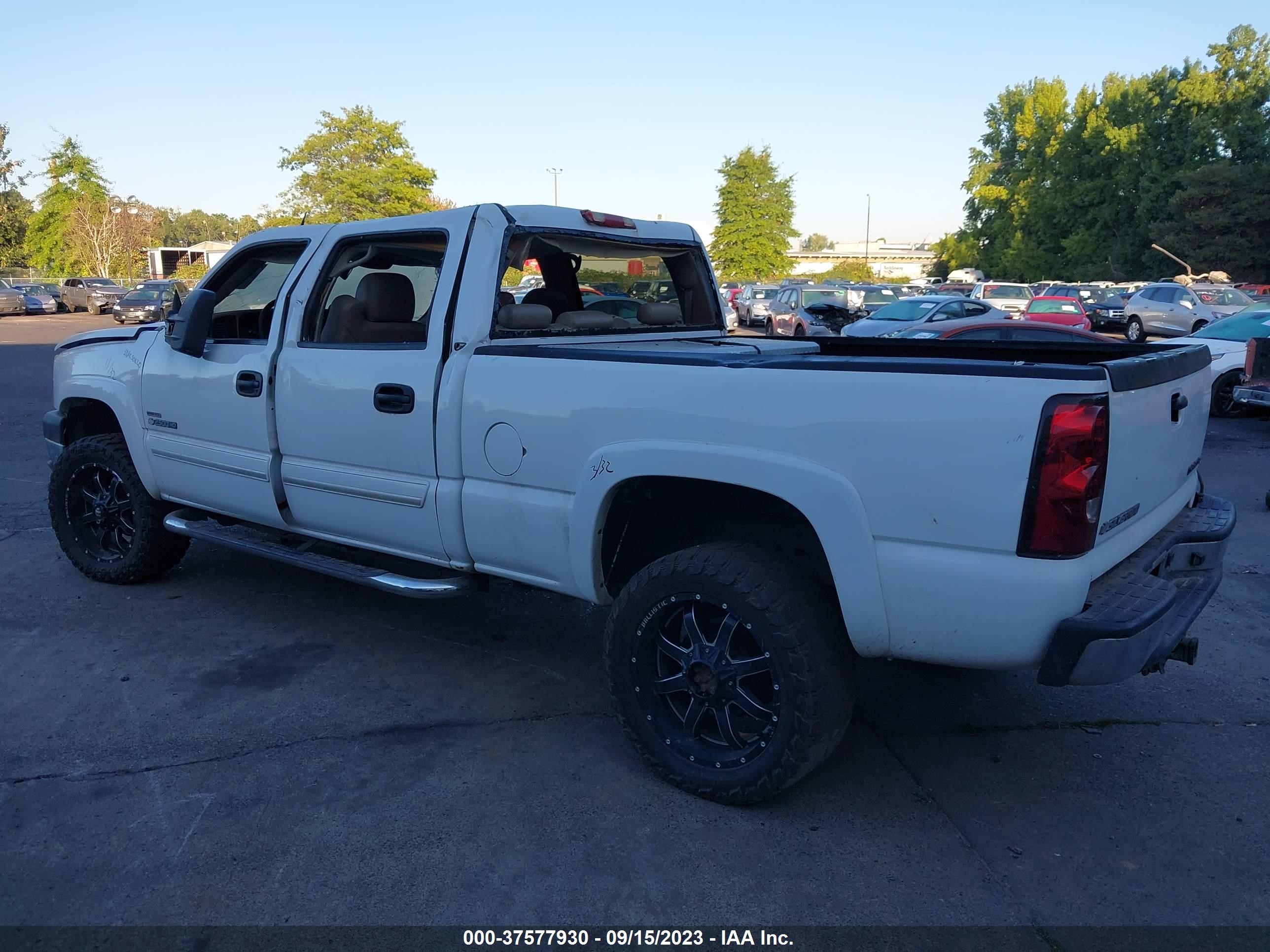 Photo 12 VIN: 1GCHC23284F238068 - CHEVROLET SILVERADO 