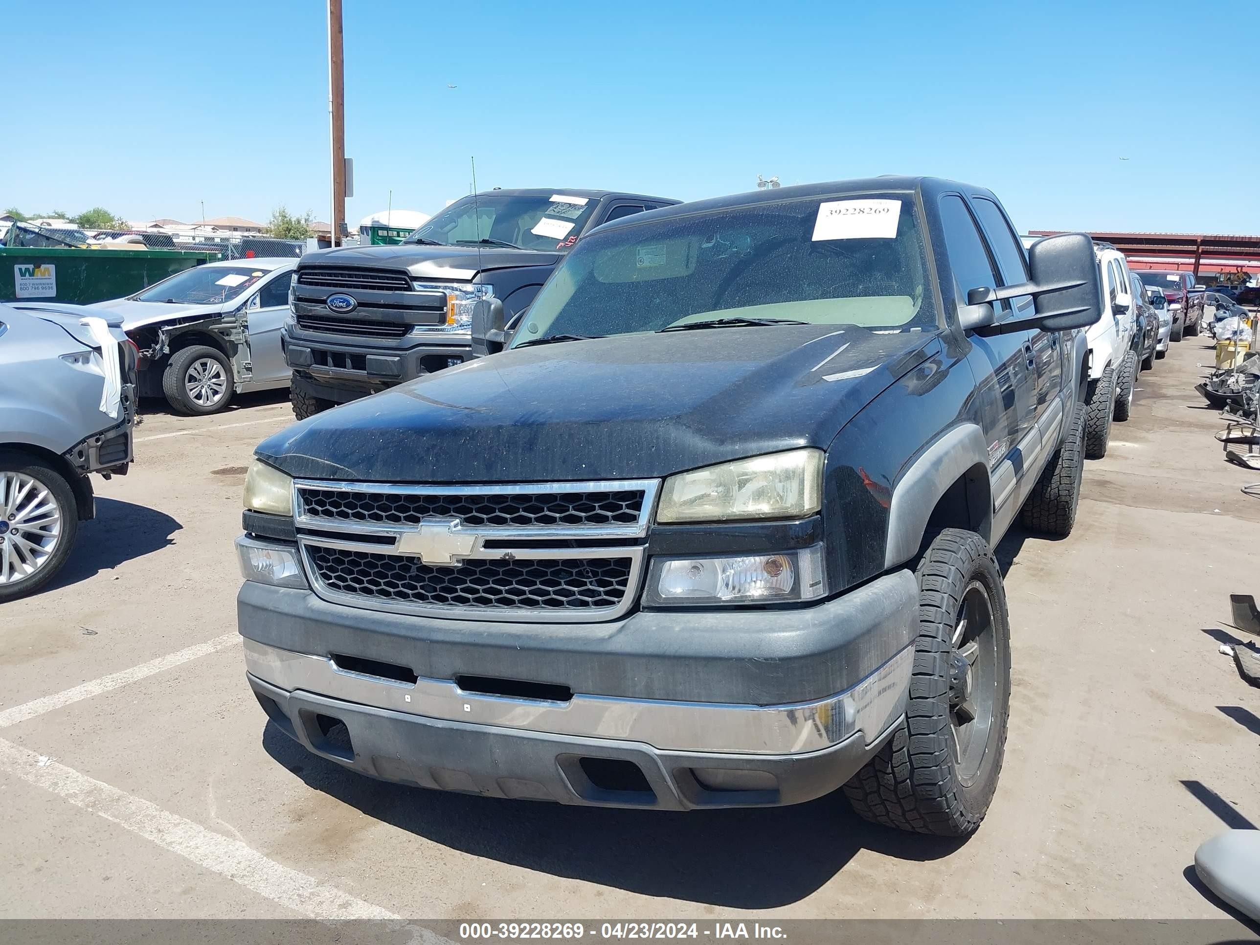 Photo 1 VIN: 1GCHC23286F118080 - CHEVROLET SILVERADO 