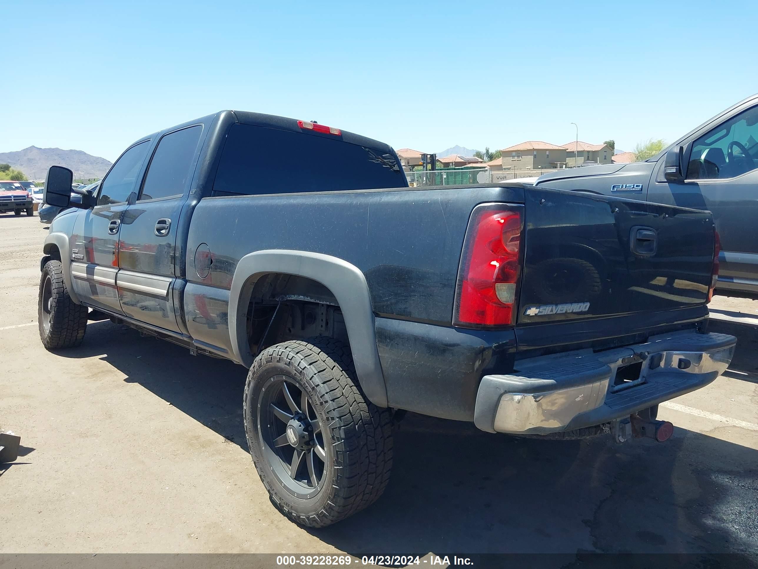 Photo 2 VIN: 1GCHC23286F118080 - CHEVROLET SILVERADO 