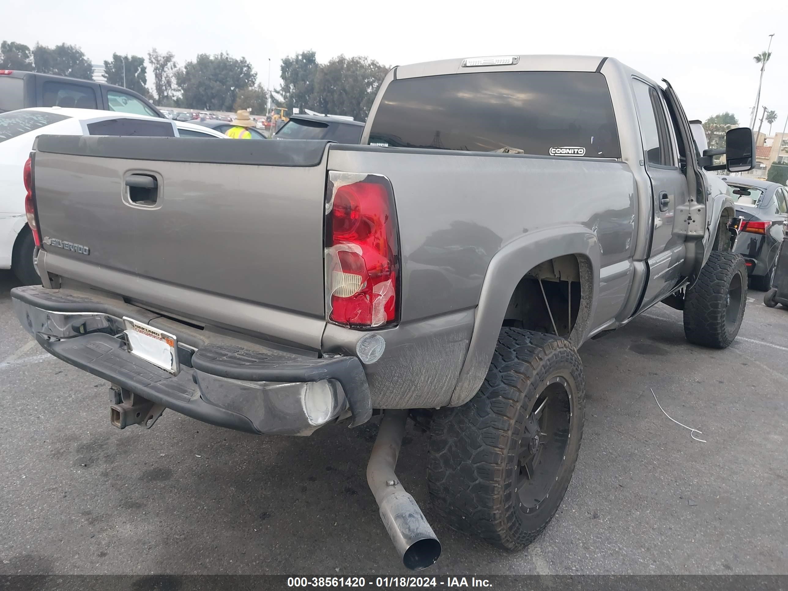 Photo 3 VIN: 1GCHC23D97F192580 - CHEVROLET SILVERADO 