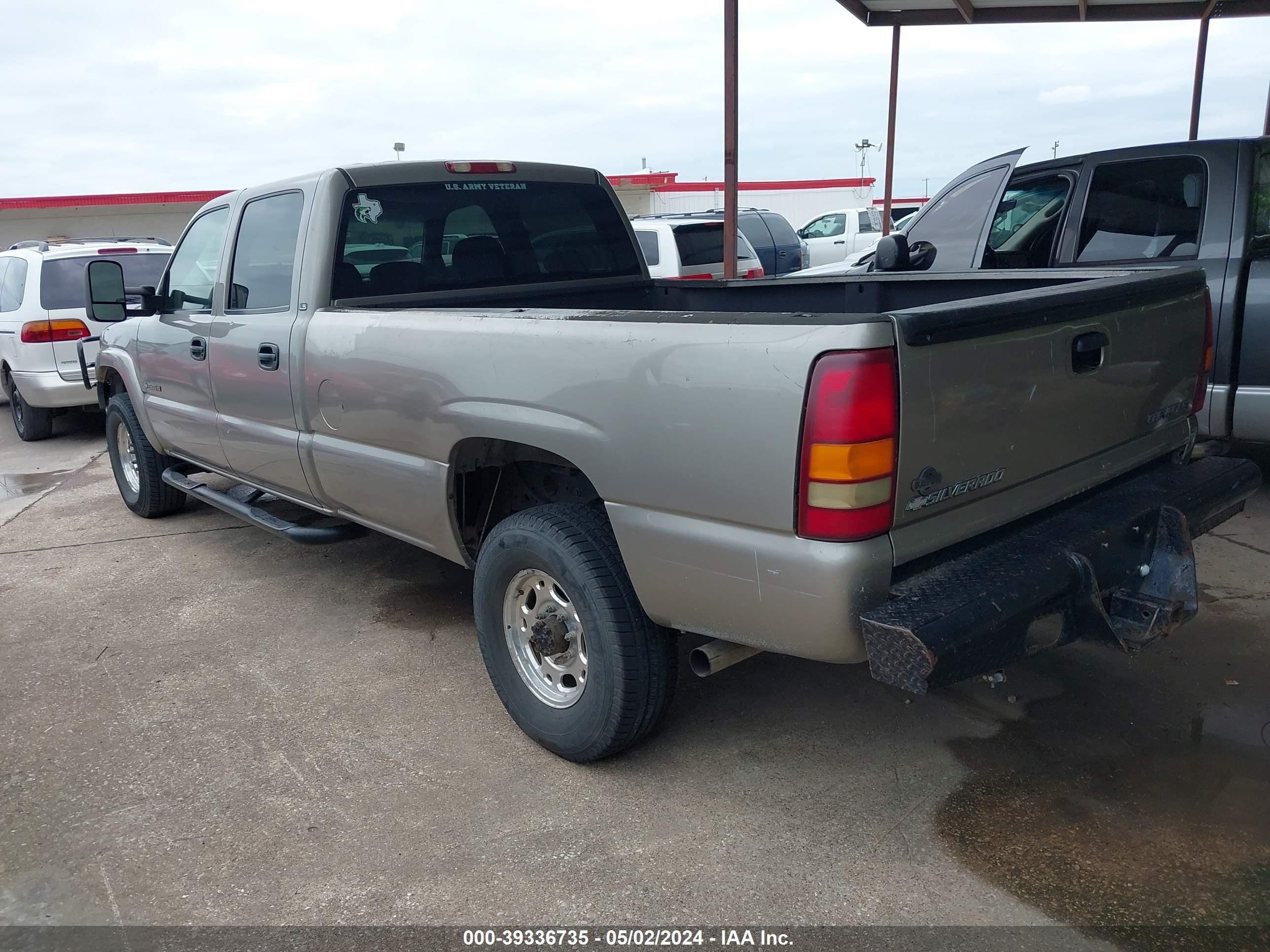 Photo 2 VIN: 1GCHC23U32F248344 - CHEVROLET SILVERADO 