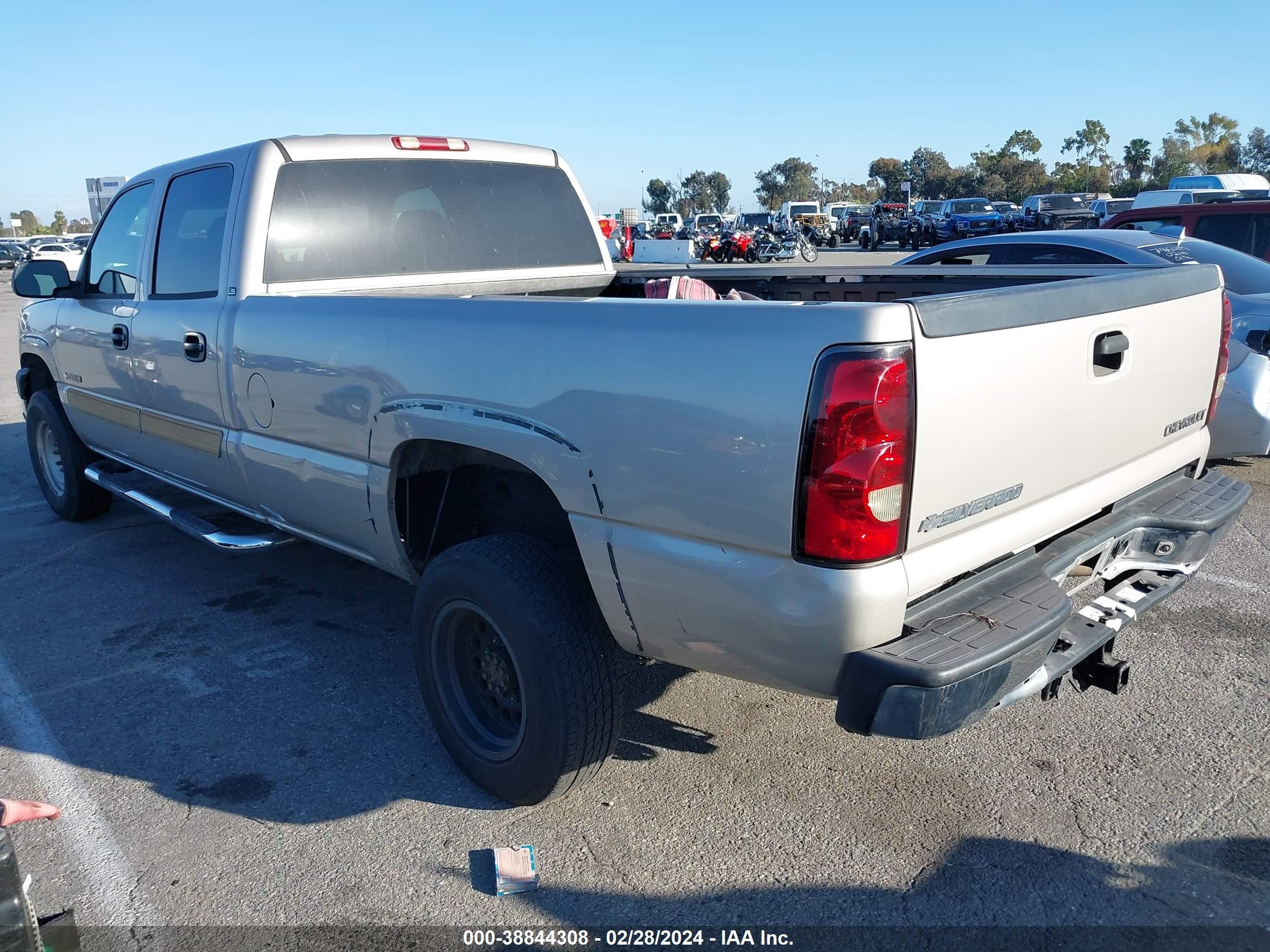 Photo 2 VIN: 1GCHC23U34F133407 - CHEVROLET SILVERADO 