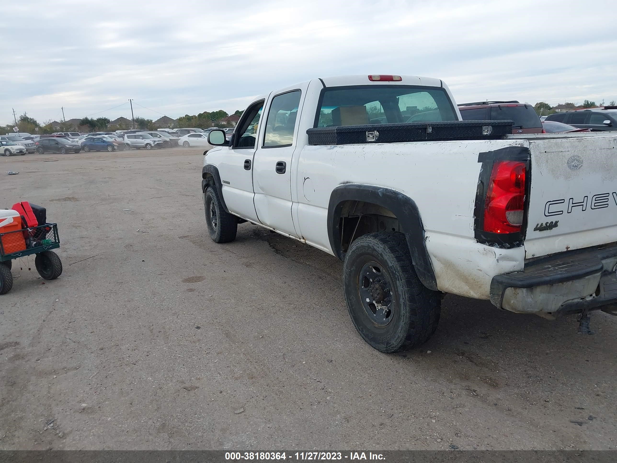 Photo 2 VIN: 1GCHC23U54F103101 - CHEVROLET SILVERADO 