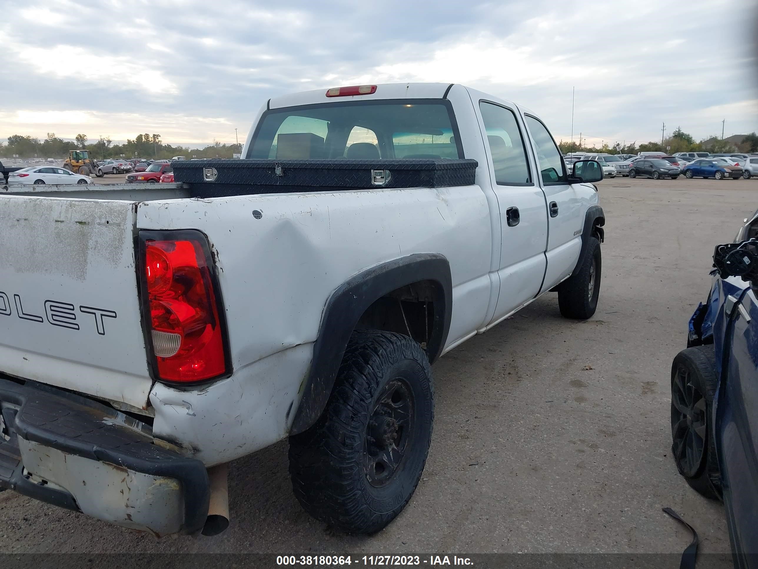 Photo 3 VIN: 1GCHC23U54F103101 - CHEVROLET SILVERADO 