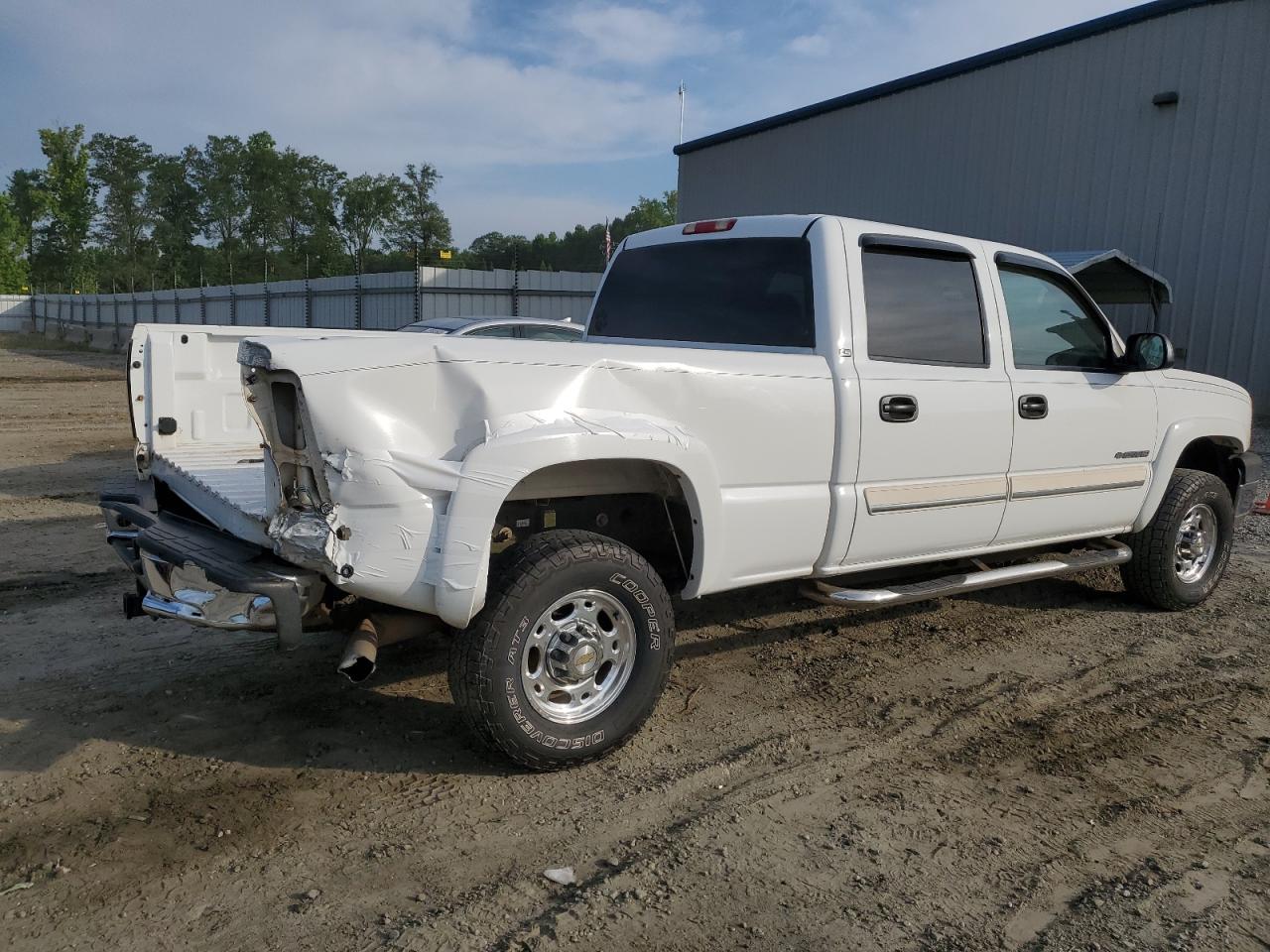 Photo 2 VIN: 1GCHC23U54F183693 - CHEVROLET SILVERADO 