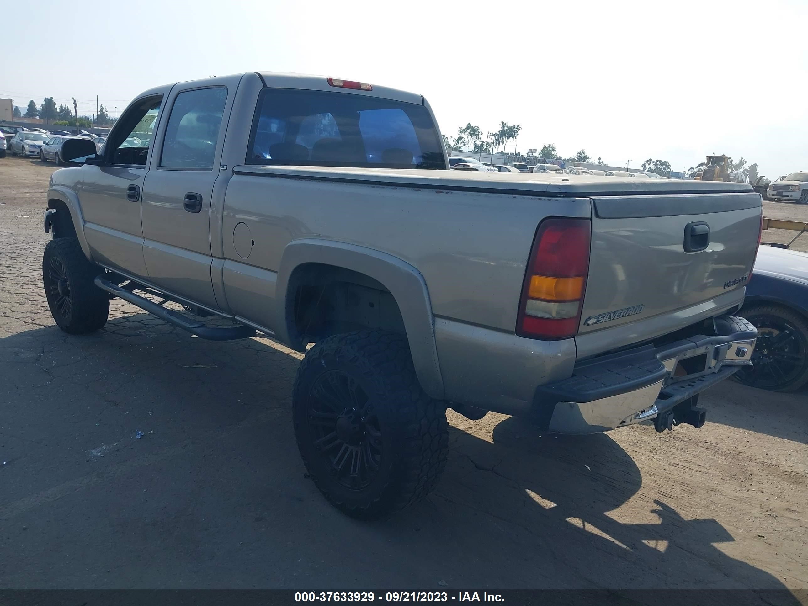 Photo 2 VIN: 1GCHC23U81F169007 - CHEVROLET SILVERADO 