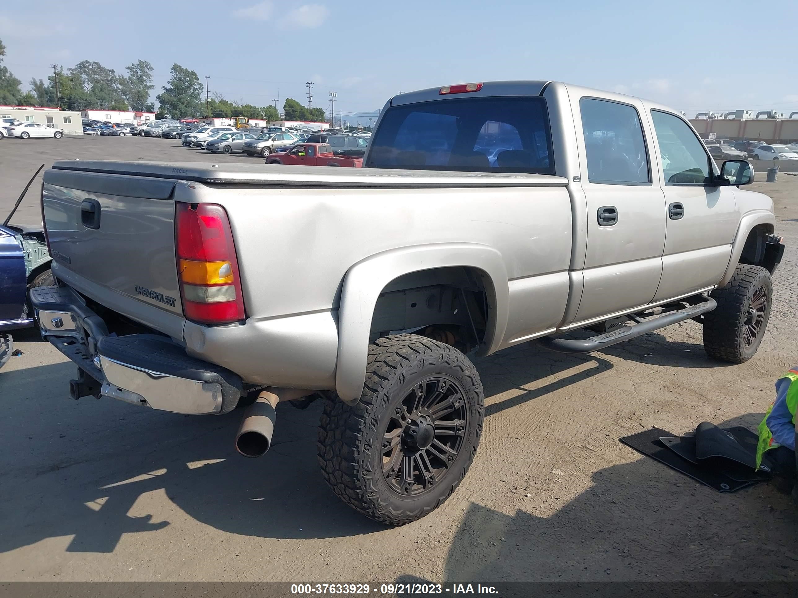 Photo 3 VIN: 1GCHC23U81F169007 - CHEVROLET SILVERADO 