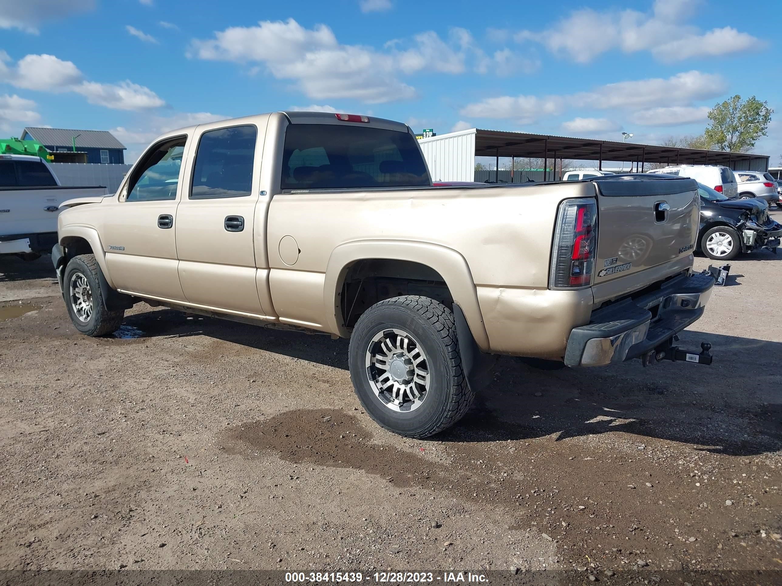 Photo 2 VIN: 1GCHC23U84F131829 - CHEVROLET SILVERADO 