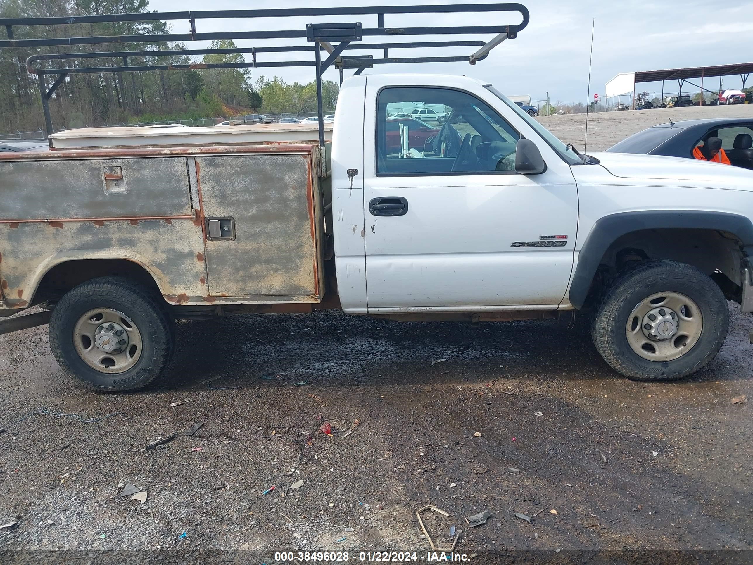 Photo 12 VIN: 1GCHC24182E106890 - CHEVROLET SILVERADO 