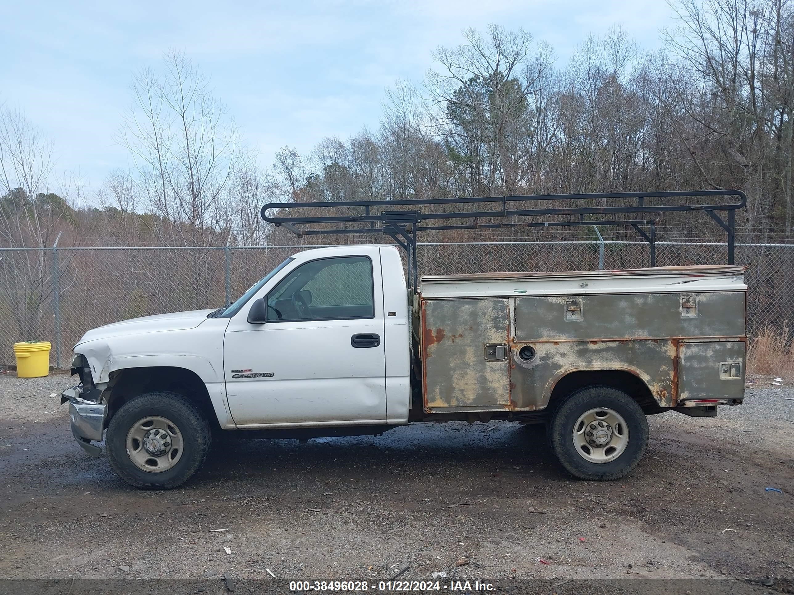 Photo 13 VIN: 1GCHC24182E106890 - CHEVROLET SILVERADO 