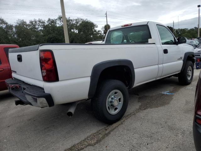 Photo 2 VIN: 1GCHC24D26E139058 - CHEVROLET SILVERADO 