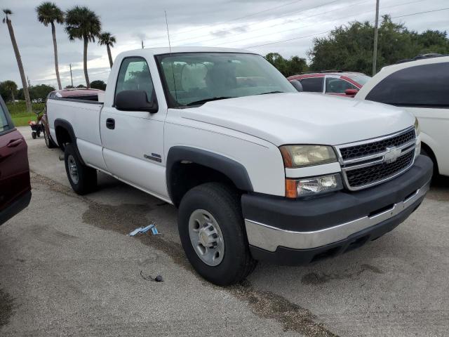 Photo 3 VIN: 1GCHC24D26E139058 - CHEVROLET SILVERADO 