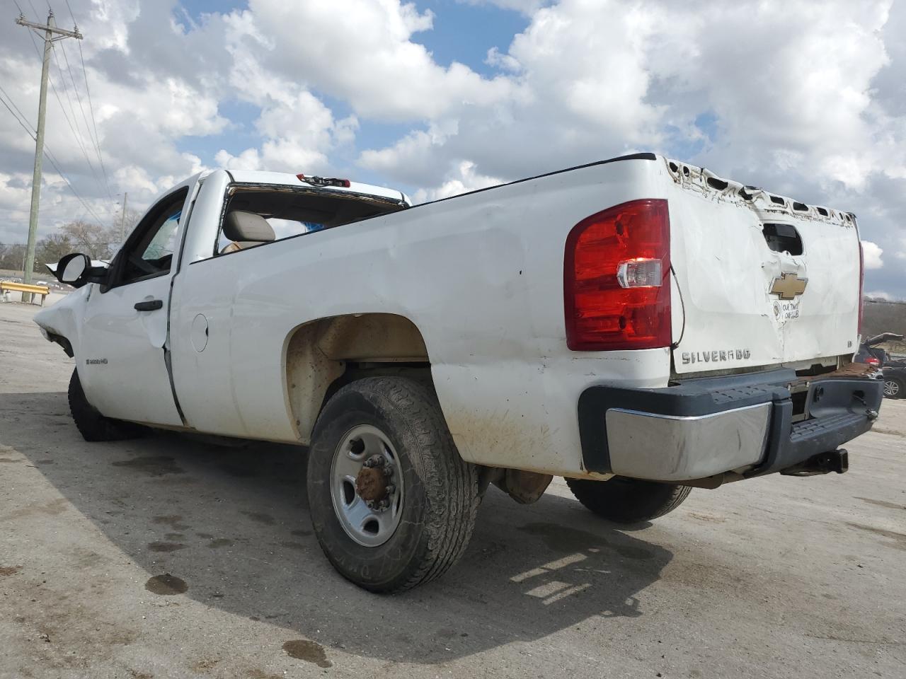 Photo 1 VIN: 1GCHC24K18E175972 - CHEVROLET SILVERADO 