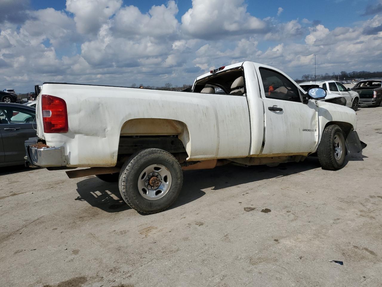 Photo 2 VIN: 1GCHC24K18E175972 - CHEVROLET SILVERADO 