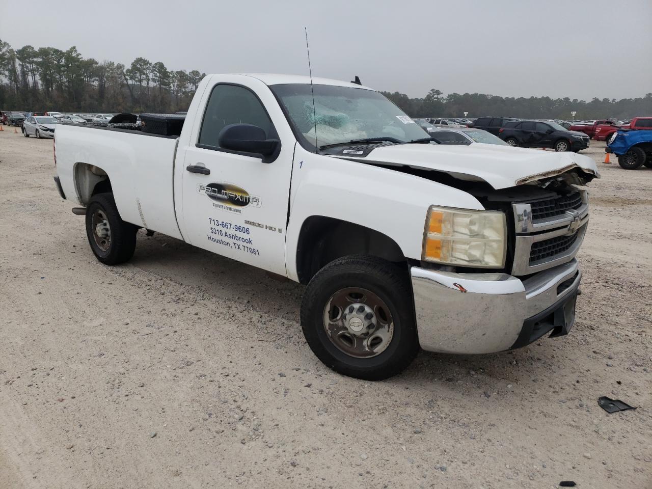 Photo 3 VIN: 1GCHC24K38E105180 - CHEVROLET SILVERADO 