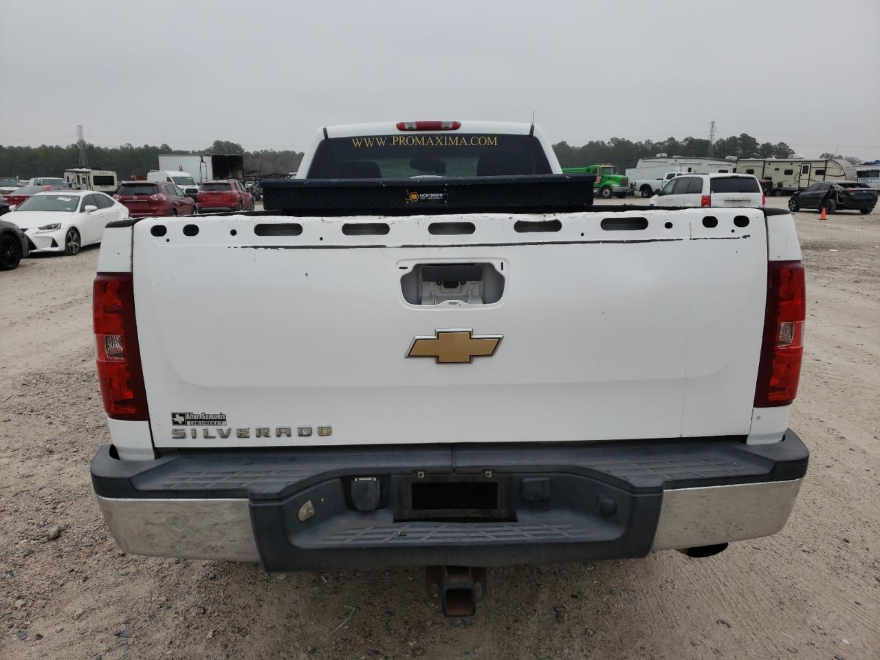 Photo 5 VIN: 1GCHC24K38E105180 - CHEVROLET SILVERADO 