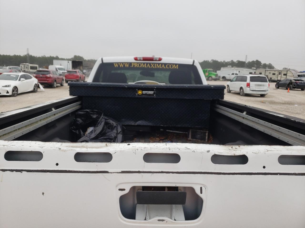 Photo 9 VIN: 1GCHC24K38E105180 - CHEVROLET SILVERADO 