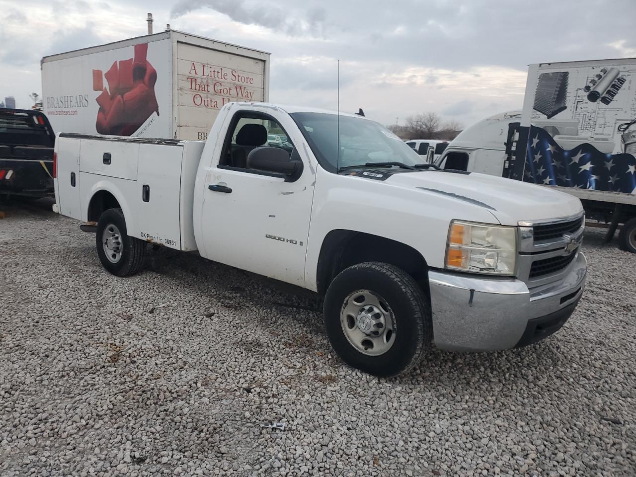 Photo 3 VIN: 1GCHC24K68E217648 - CHEVROLET SILVERADO 