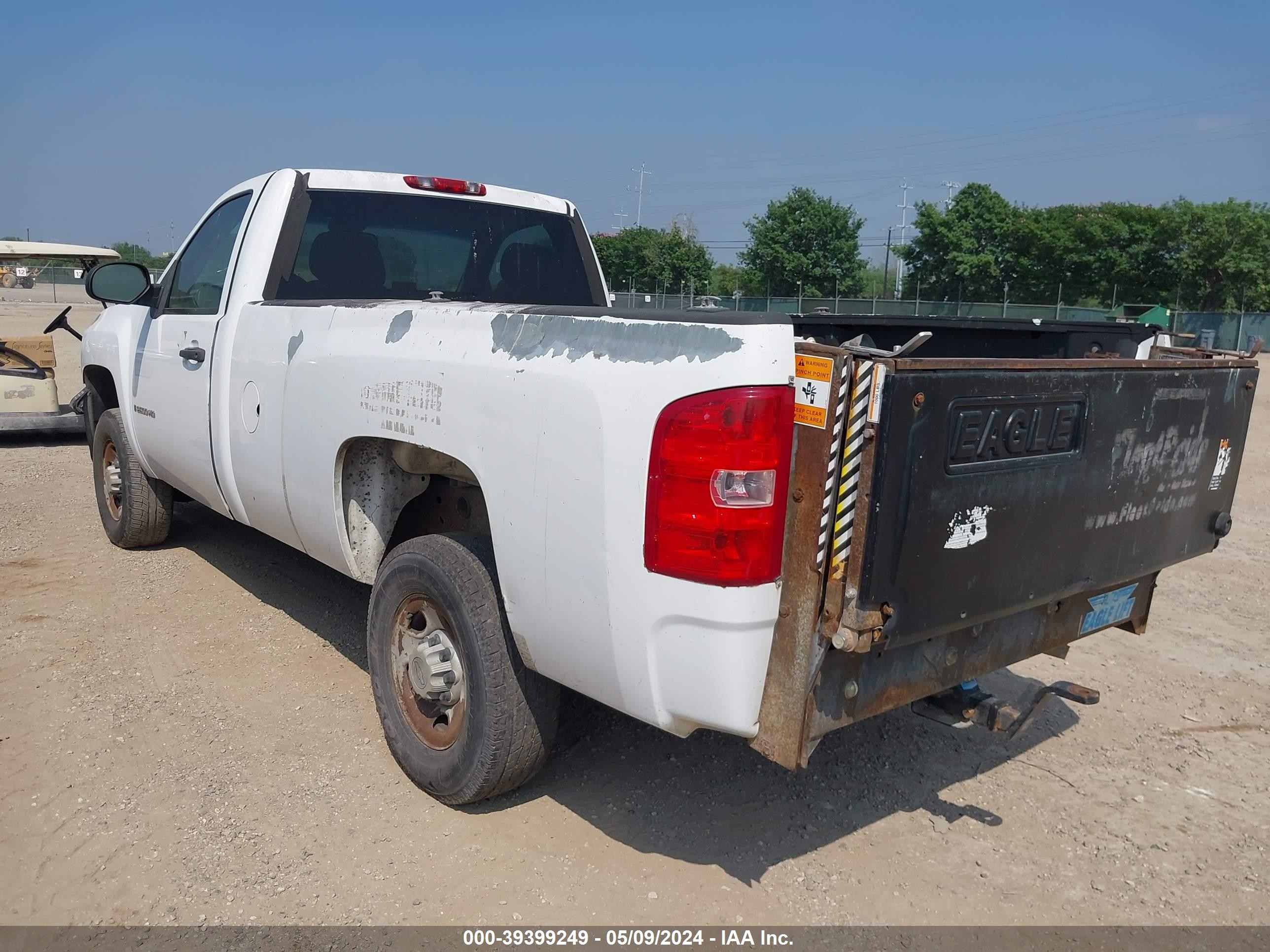 Photo 2 VIN: 1GCHC24KX7E529101 - CHEVROLET SILVERADO 