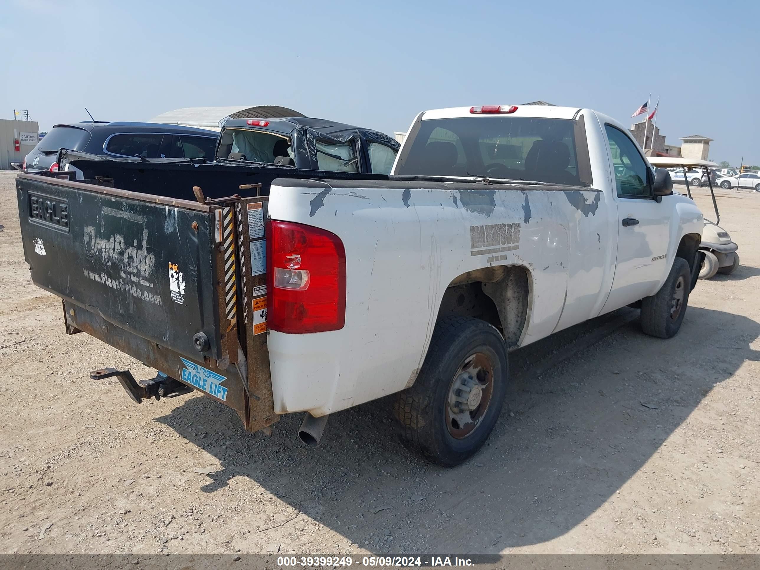 Photo 3 VIN: 1GCHC24KX7E529101 - CHEVROLET SILVERADO 