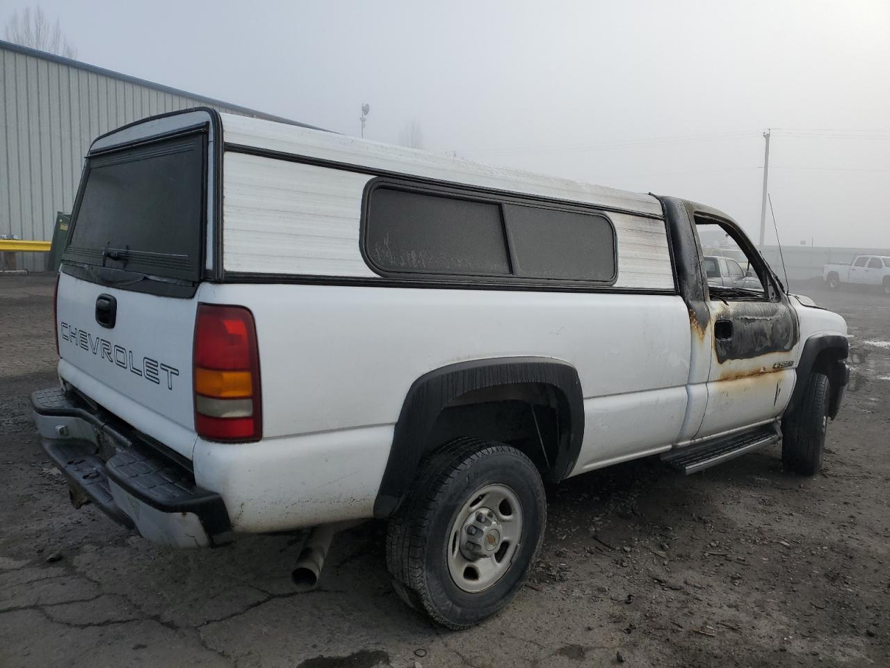 Photo 2 VIN: 1GCHC24U01E201257 - CHEVROLET SILVERADO 