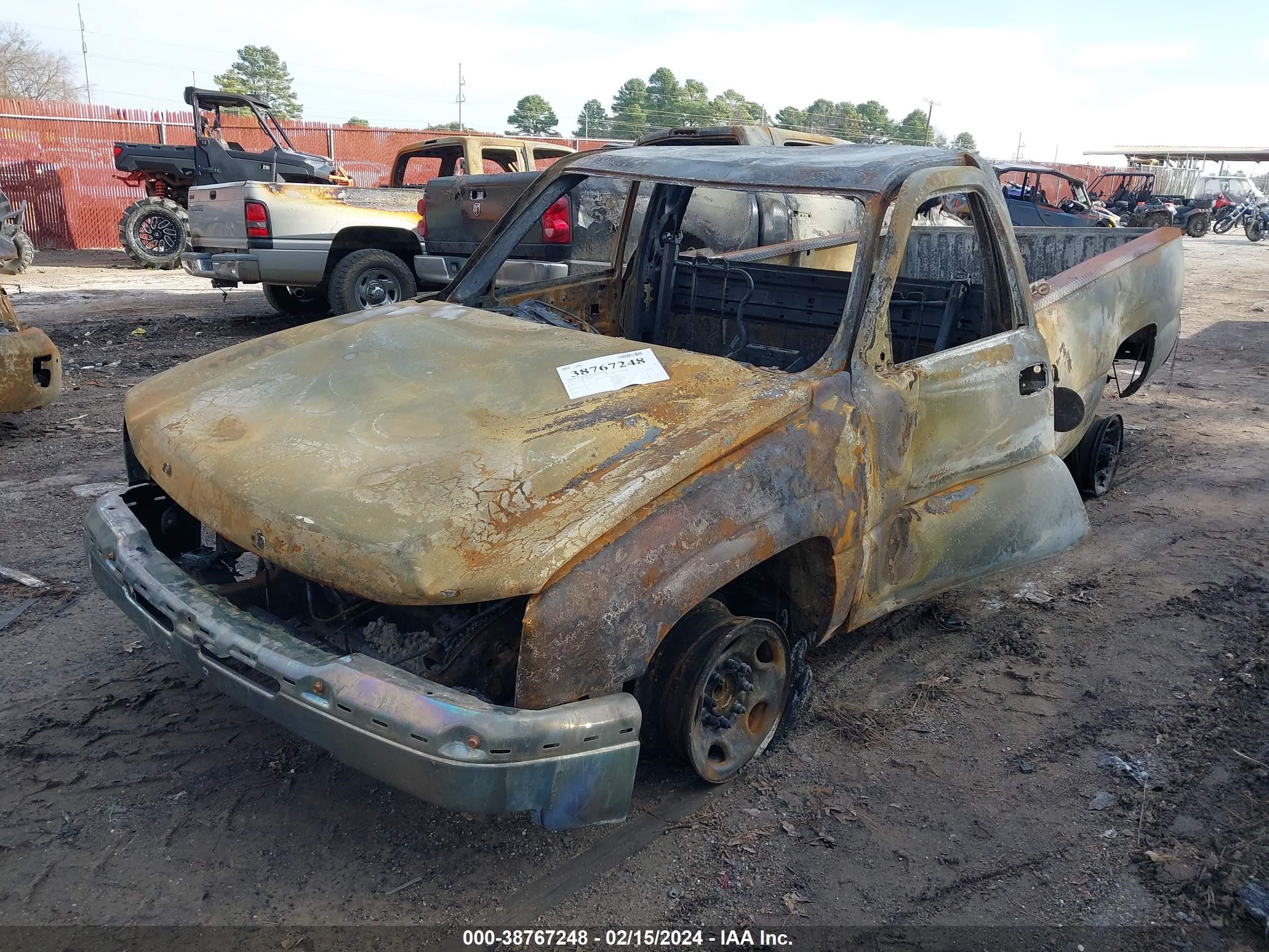 Photo 1 VIN: 1GCHC24U05E210109 - CHEVROLET SILVERADO 