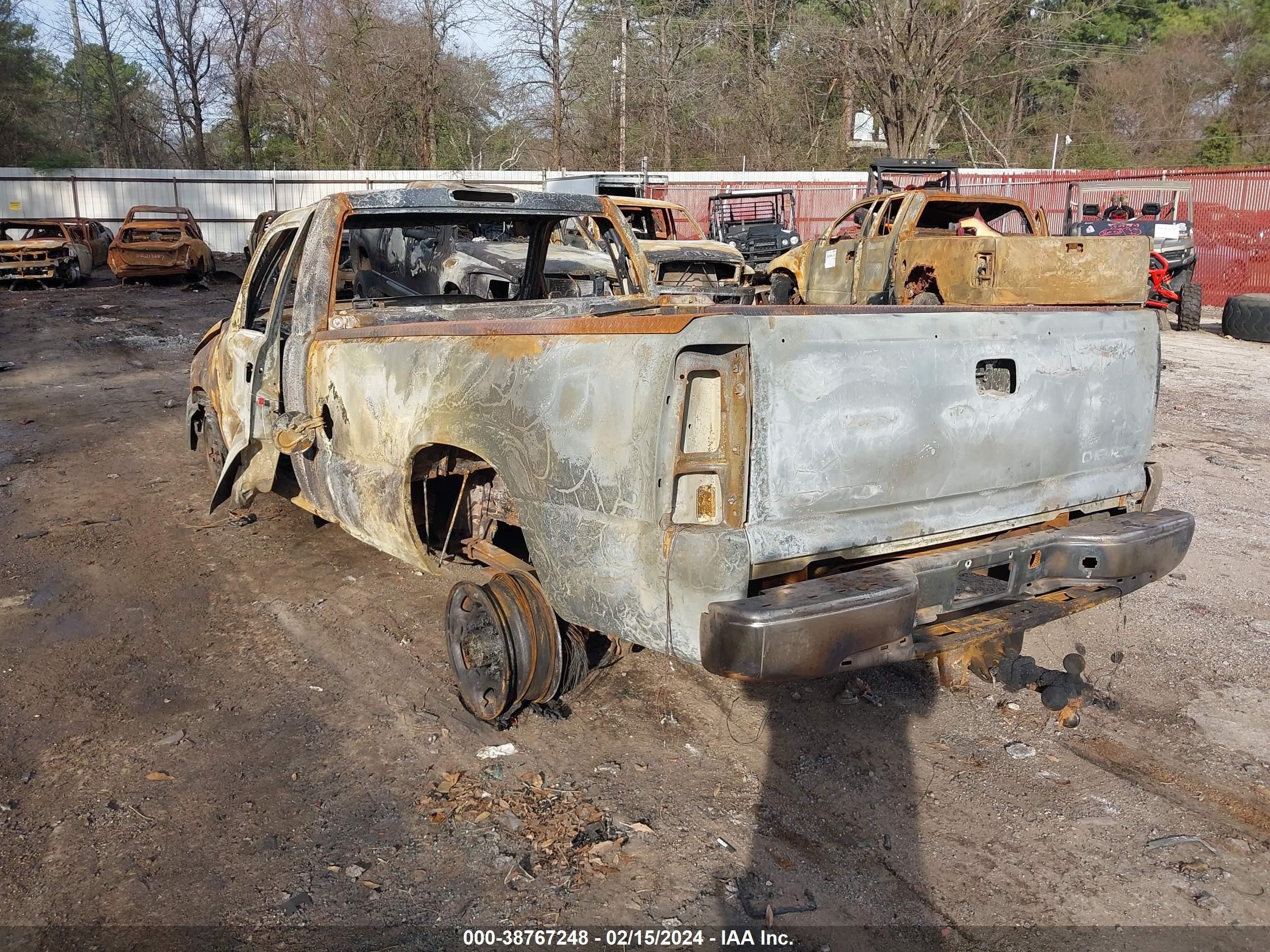 Photo 2 VIN: 1GCHC24U05E210109 - CHEVROLET SILVERADO 