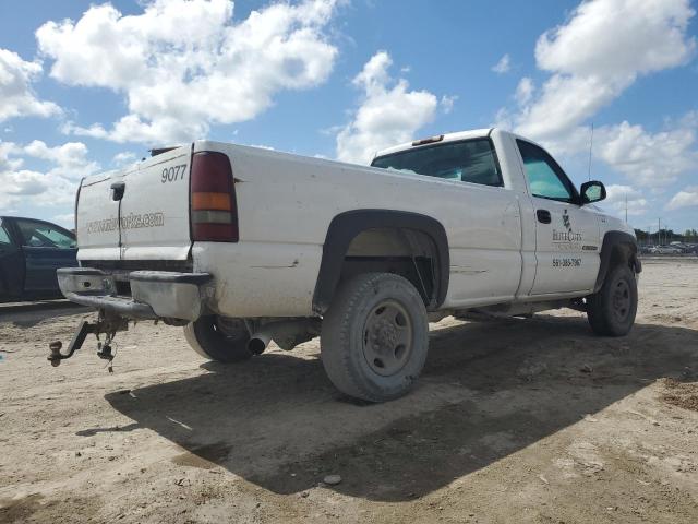 Photo 2 VIN: 1GCHC24U12Z238621 - CHEVROLET SILVERADO 