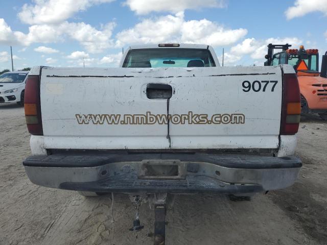 Photo 5 VIN: 1GCHC24U12Z238621 - CHEVROLET SILVERADO 