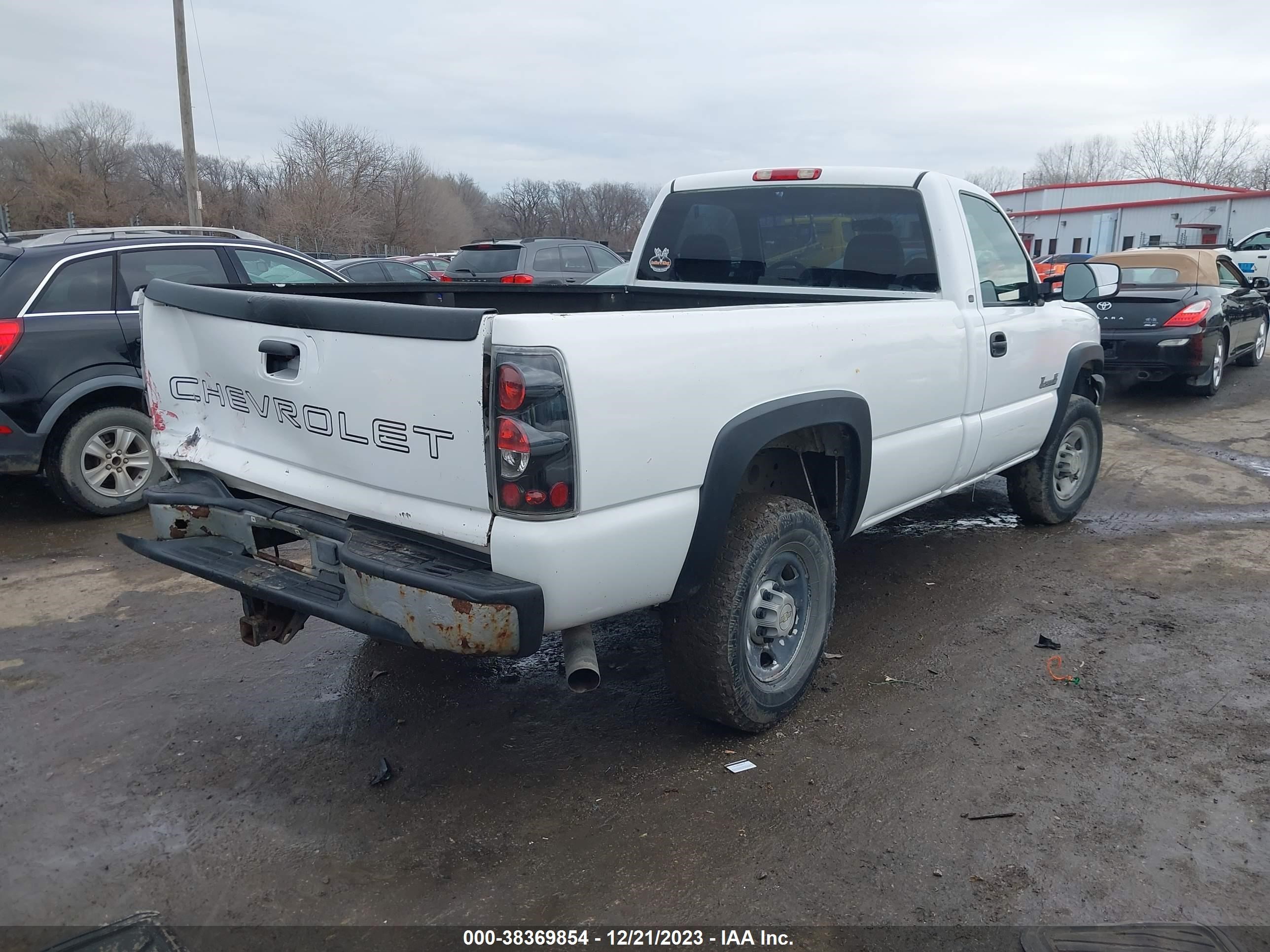 Photo 3 VIN: 1GCHC24U15E293551 - CHEVROLET SILVERADO 