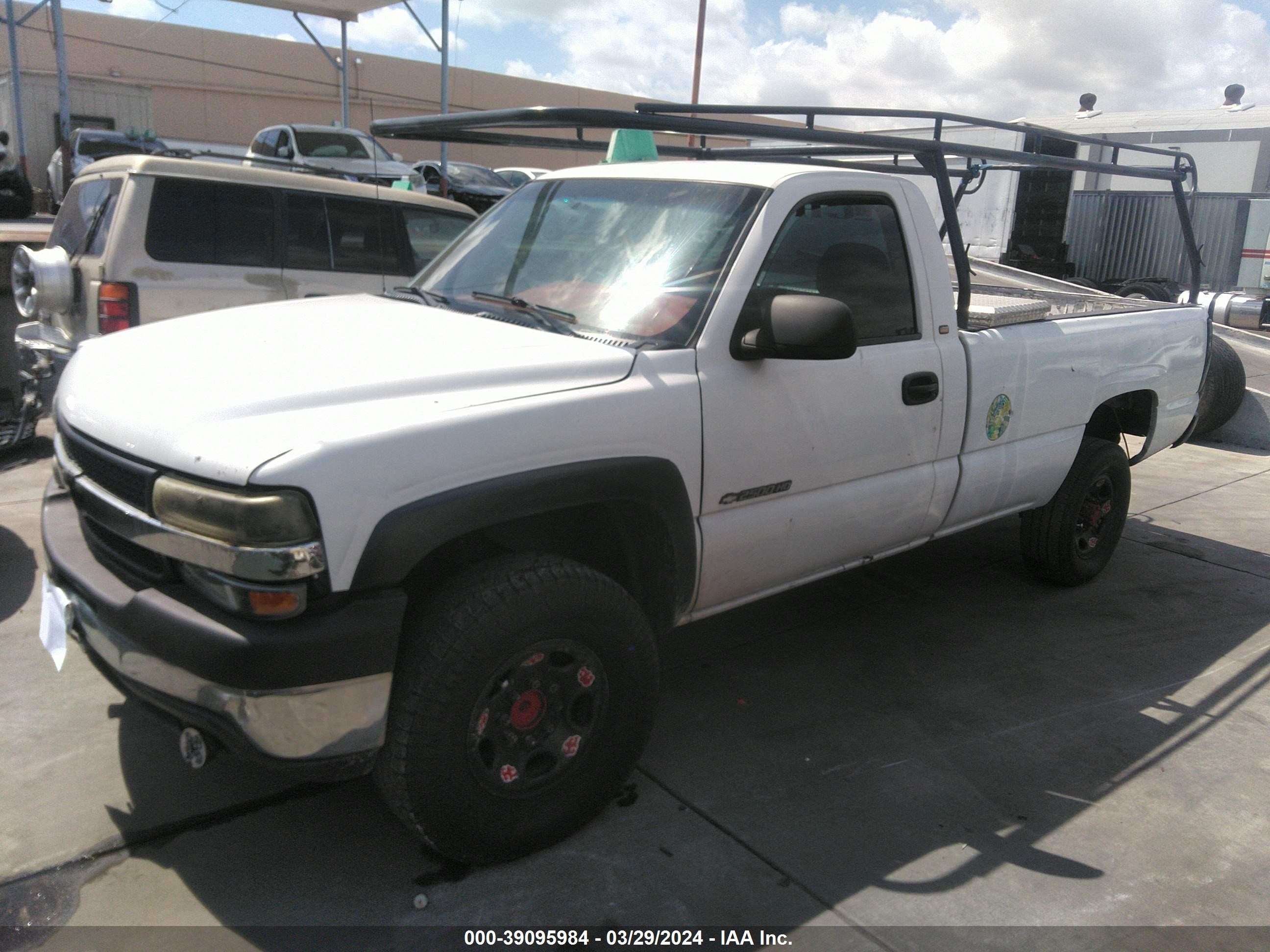 Photo 1 VIN: 1GCHC24U21Z295375 - CHEVROLET SILVERADO 