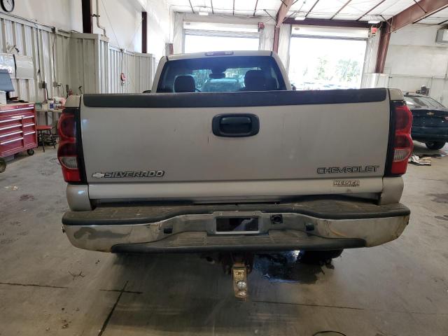 Photo 5 VIN: 1GCHC24U24E162756 - CHEVROLET SILVERADO 