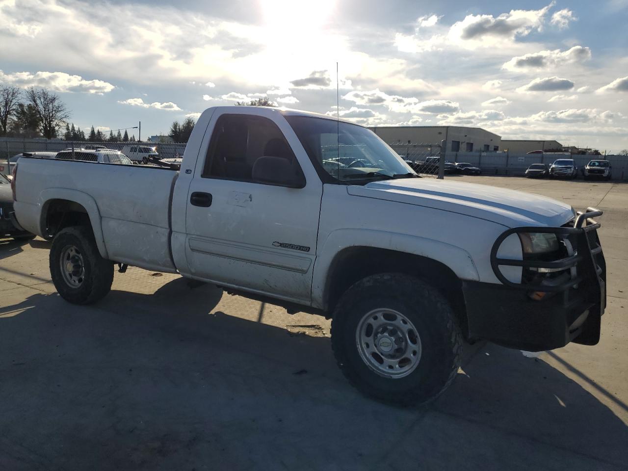 Photo 3 VIN: 1GCHC24U24E174776 - CHEVROLET SILVERADO 