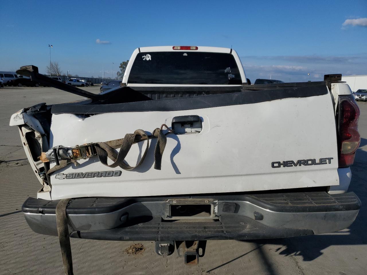 Photo 5 VIN: 1GCHC24U24E174776 - CHEVROLET SILVERADO 