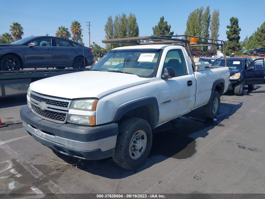 Photo 1 VIN: 1GCHC24U36E133446 - CHEVROLET SILVERADO 