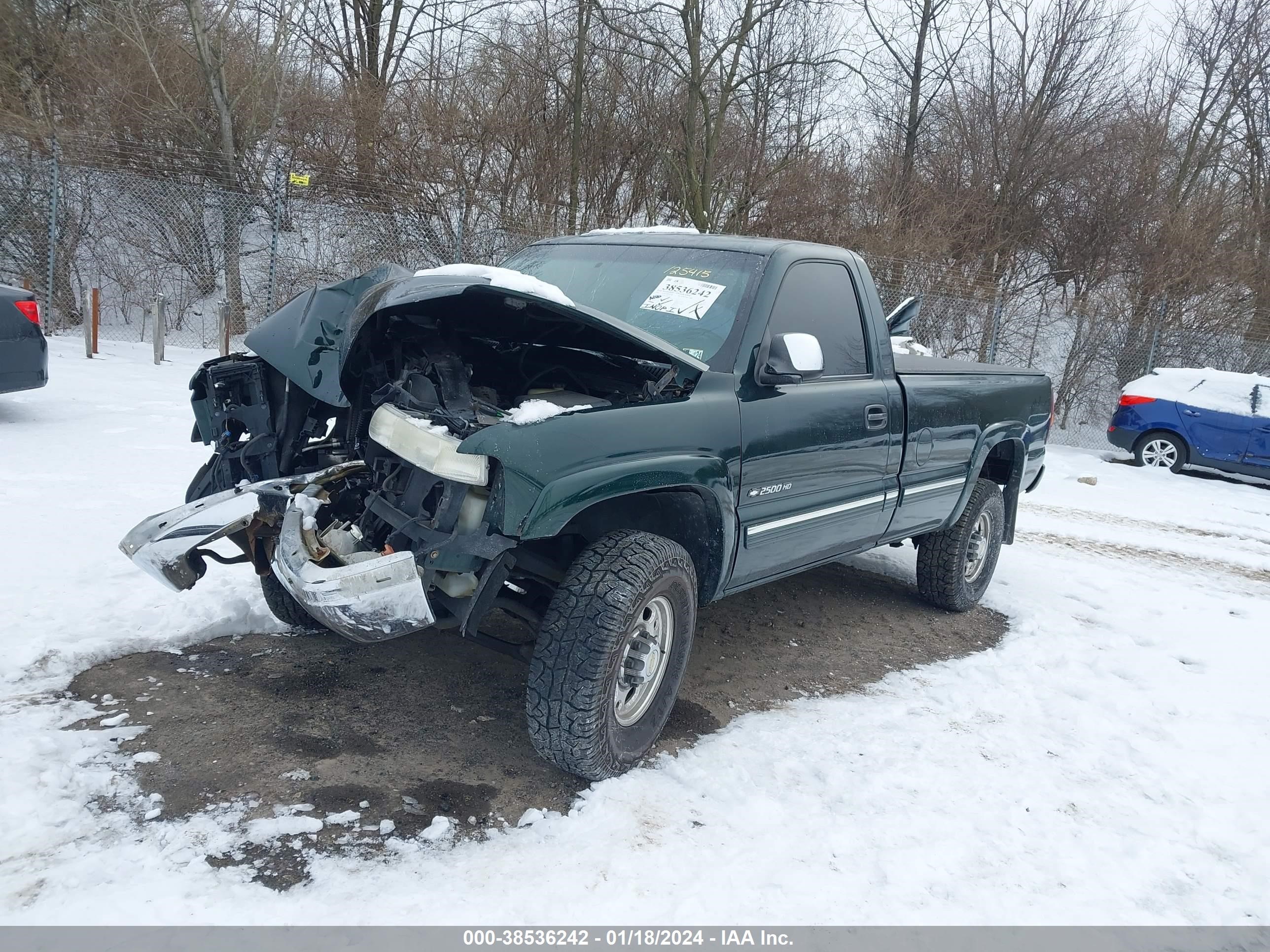 Photo 1 VIN: 1GCHC24U42E125415 - CHEVROLET SILVERADO 