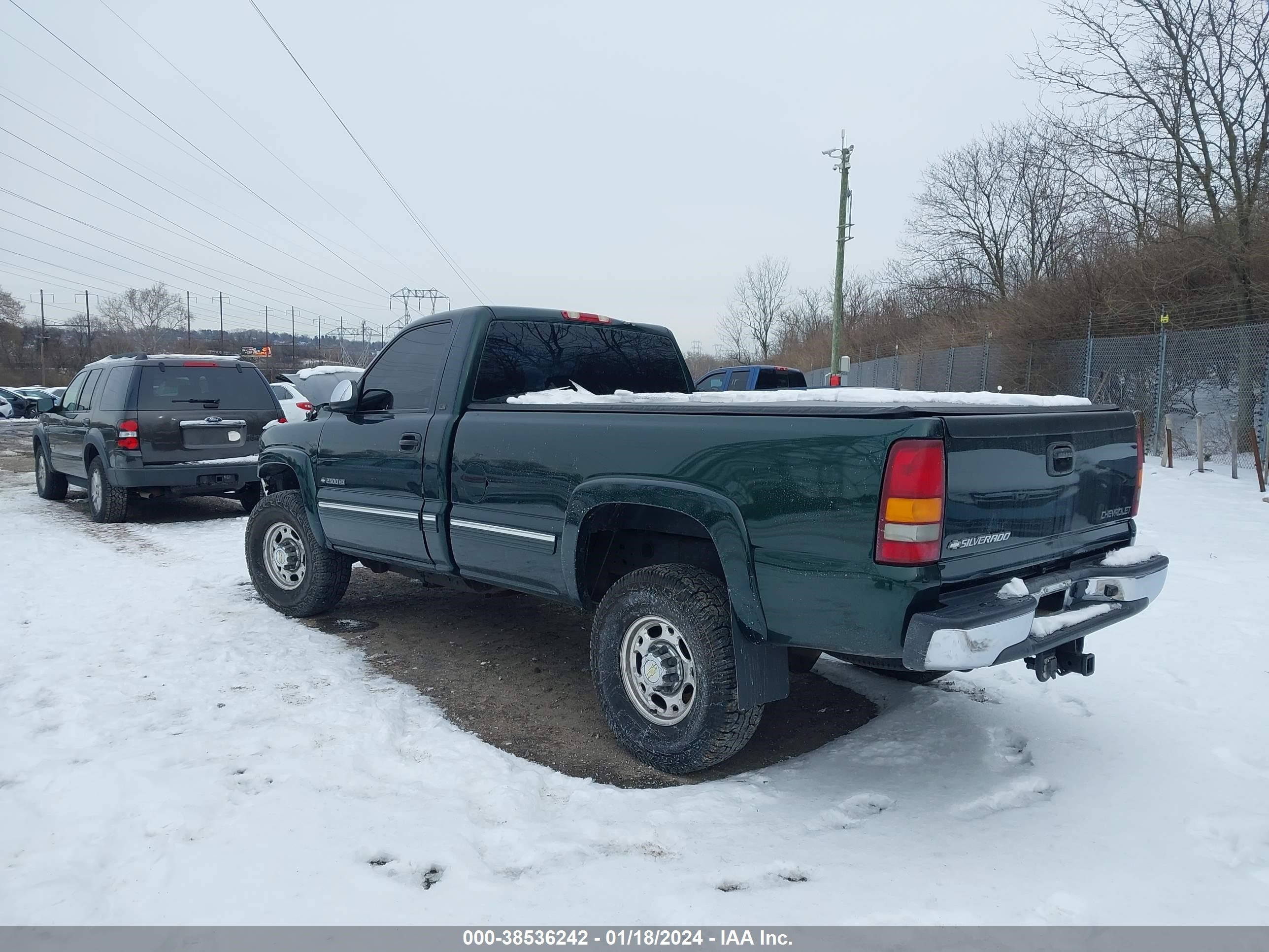 Photo 2 VIN: 1GCHC24U42E125415 - CHEVROLET SILVERADO 