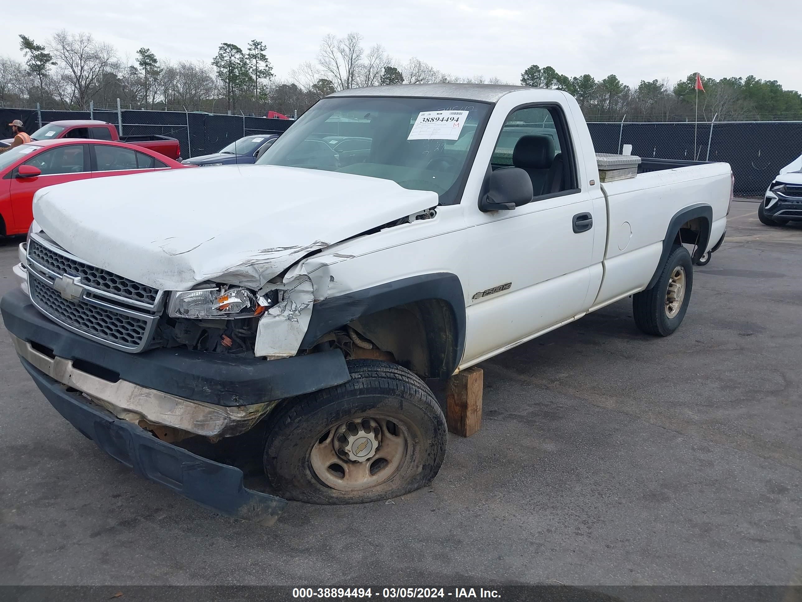 Photo 1 VIN: 1GCHC24U75E156260 - CHEVROLET SILVERADO 