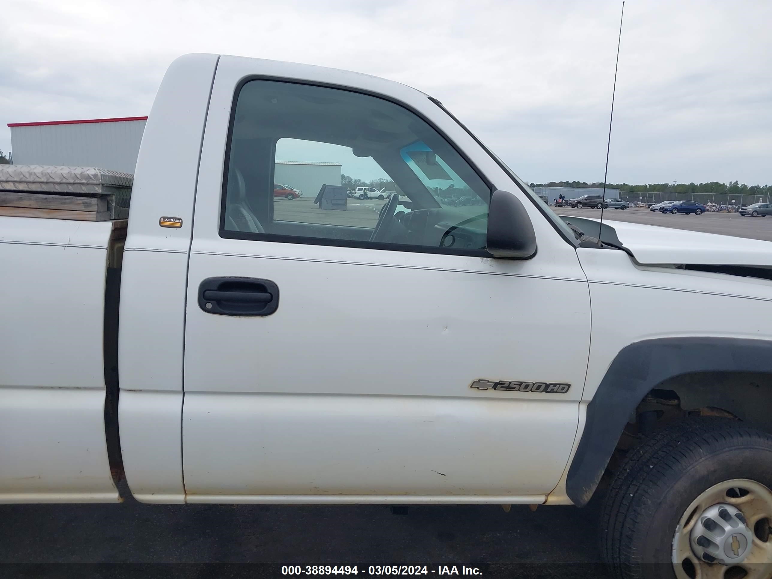 Photo 12 VIN: 1GCHC24U75E156260 - CHEVROLET SILVERADO 