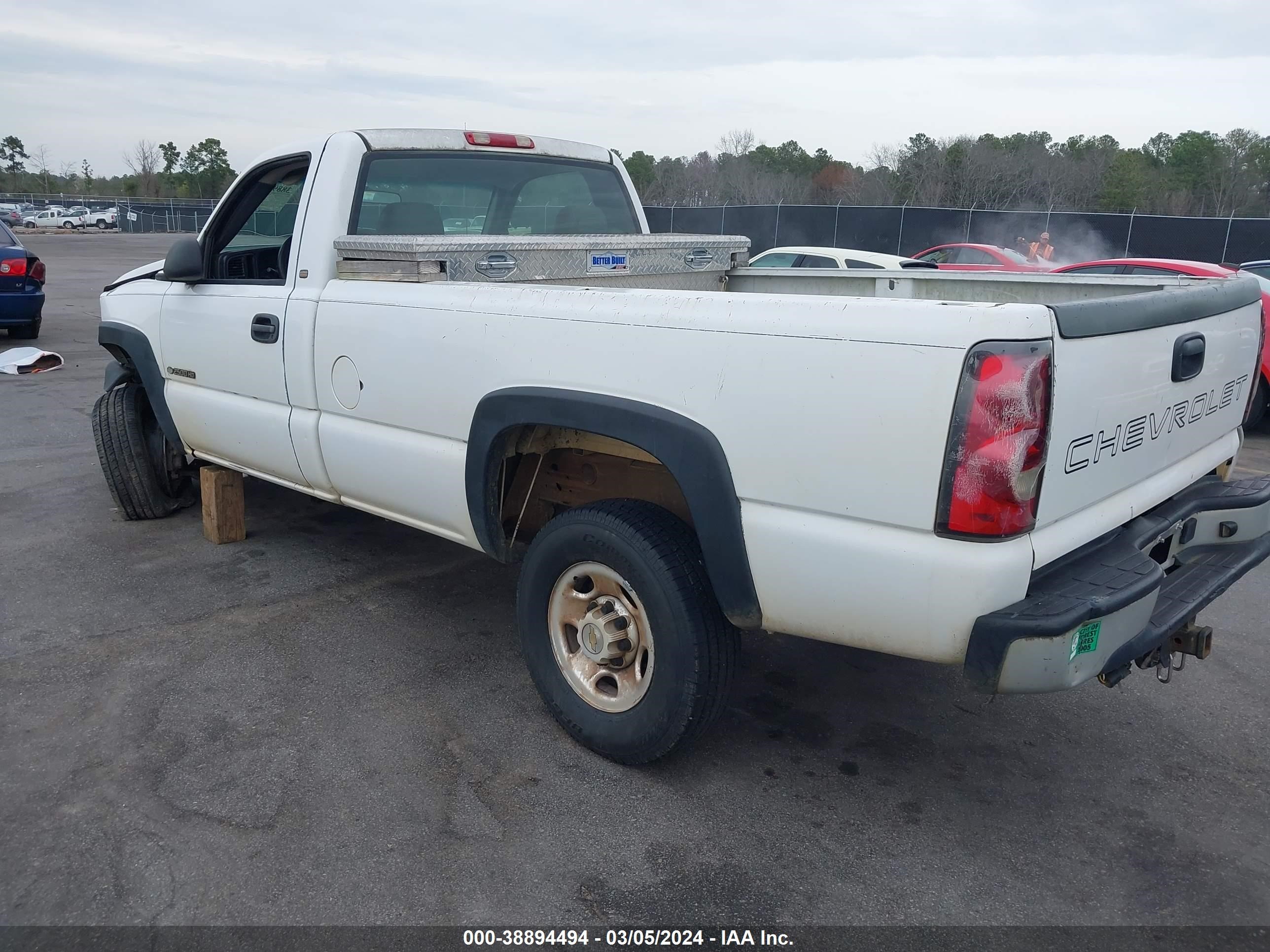 Photo 2 VIN: 1GCHC24U75E156260 - CHEVROLET SILVERADO 